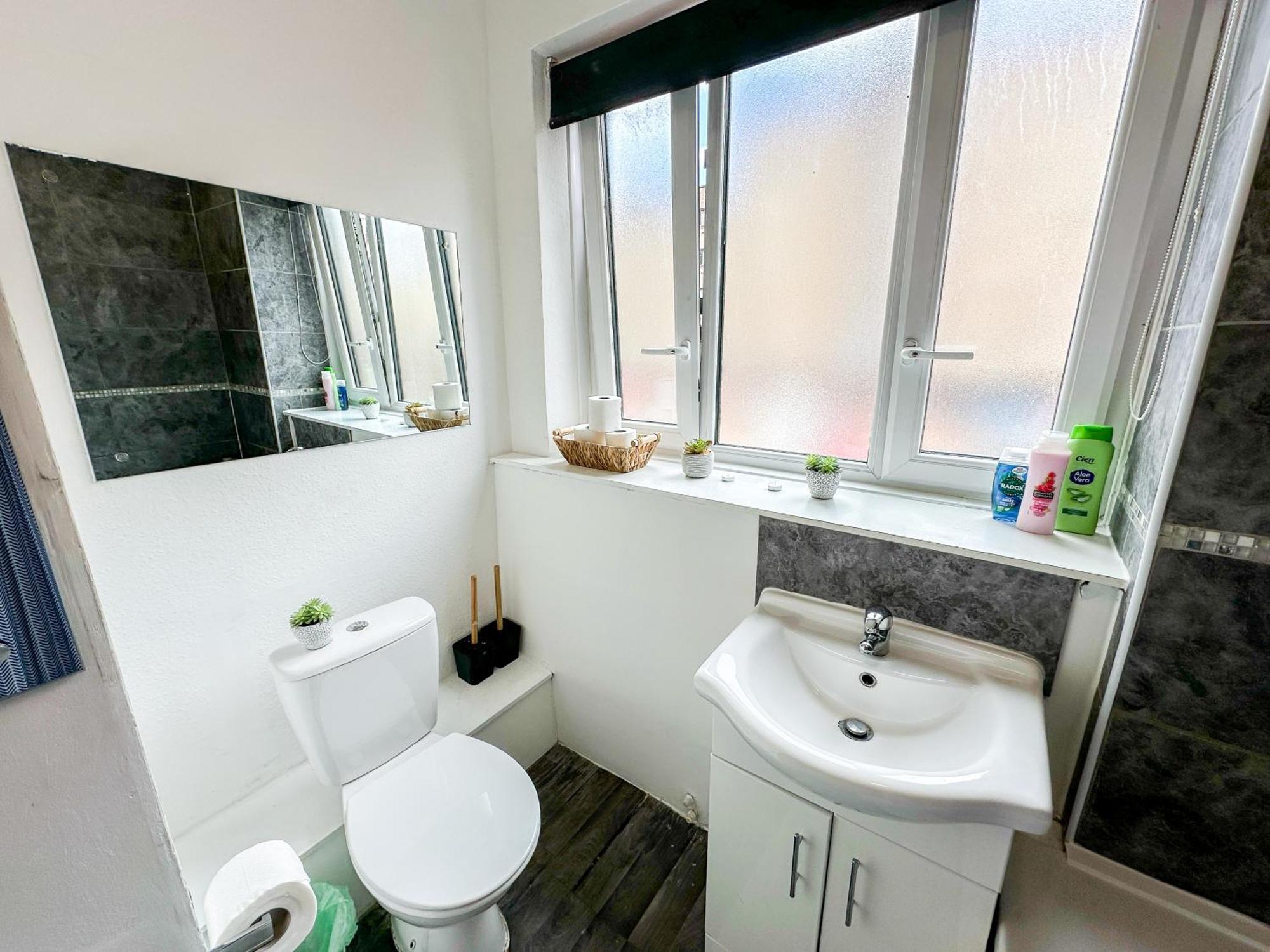 Vibrant 3 Bedrooms Flat With Private Balcony Near Finsbury Park, Wood Green Appartamento Londra