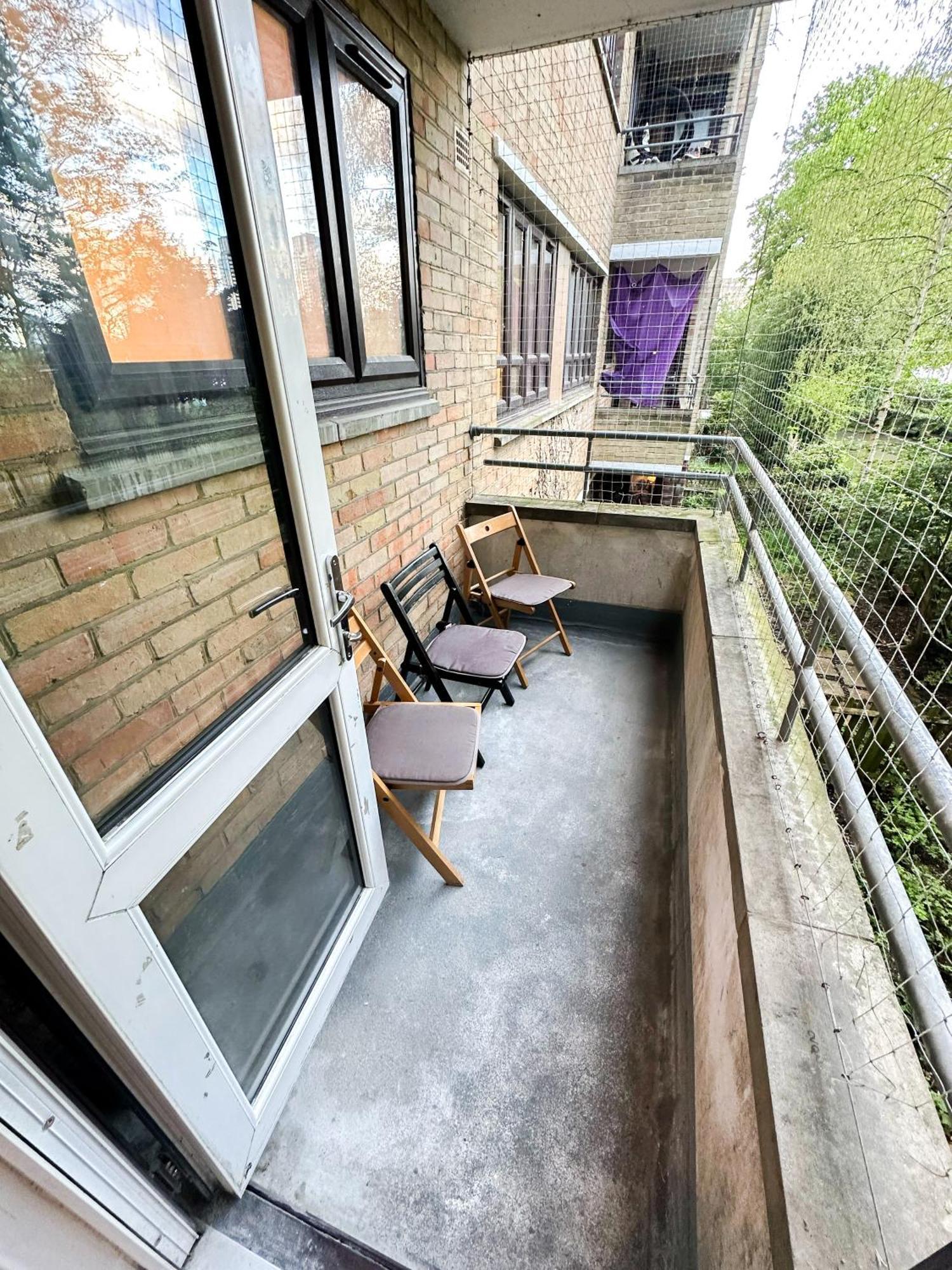 Vibrant 3 Bedrooms Flat With Private Balcony Near Finsbury Park, Wood Green Londra