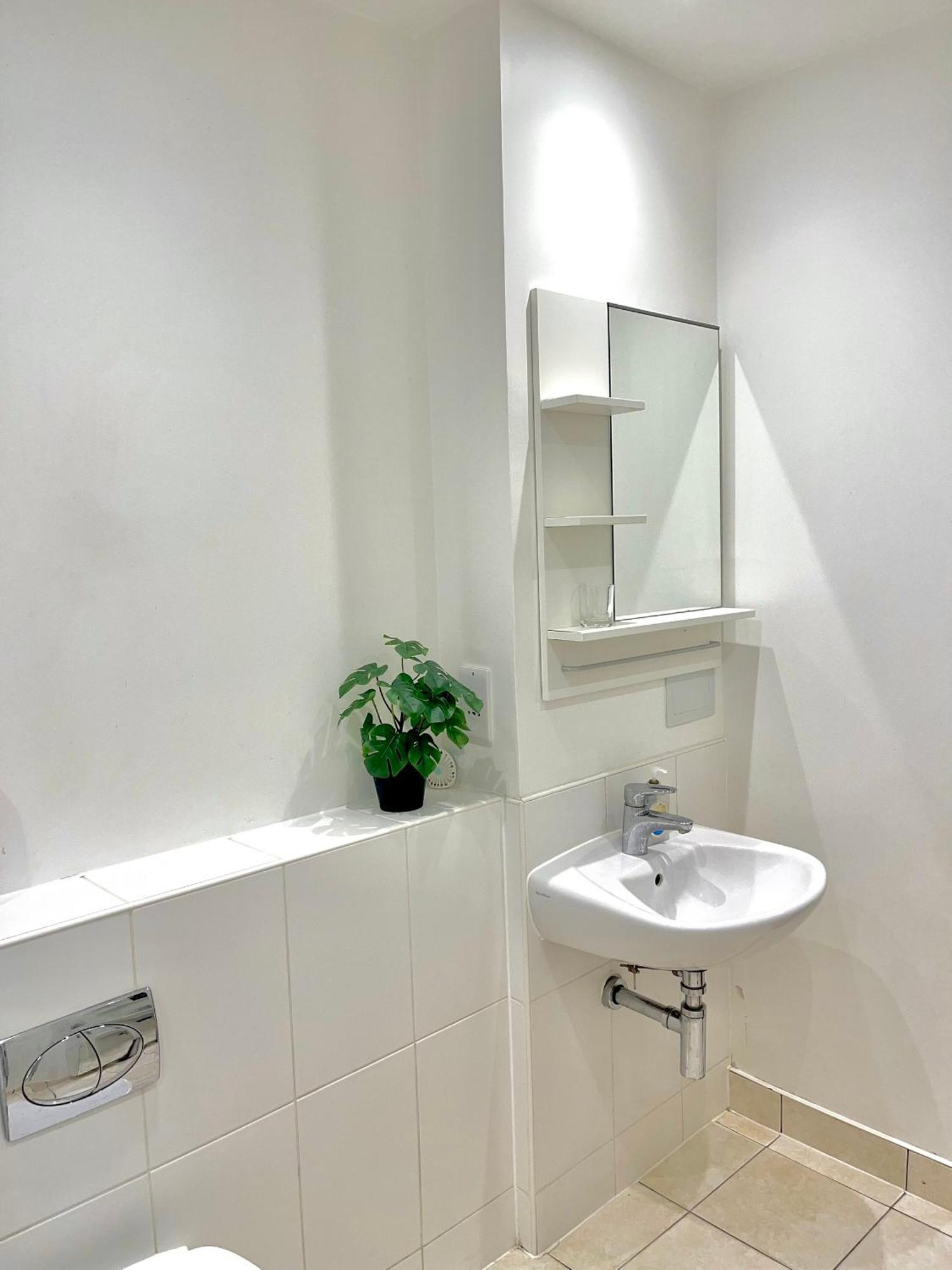 Modern Patio Flat Close To Tower Bridge Apartment London