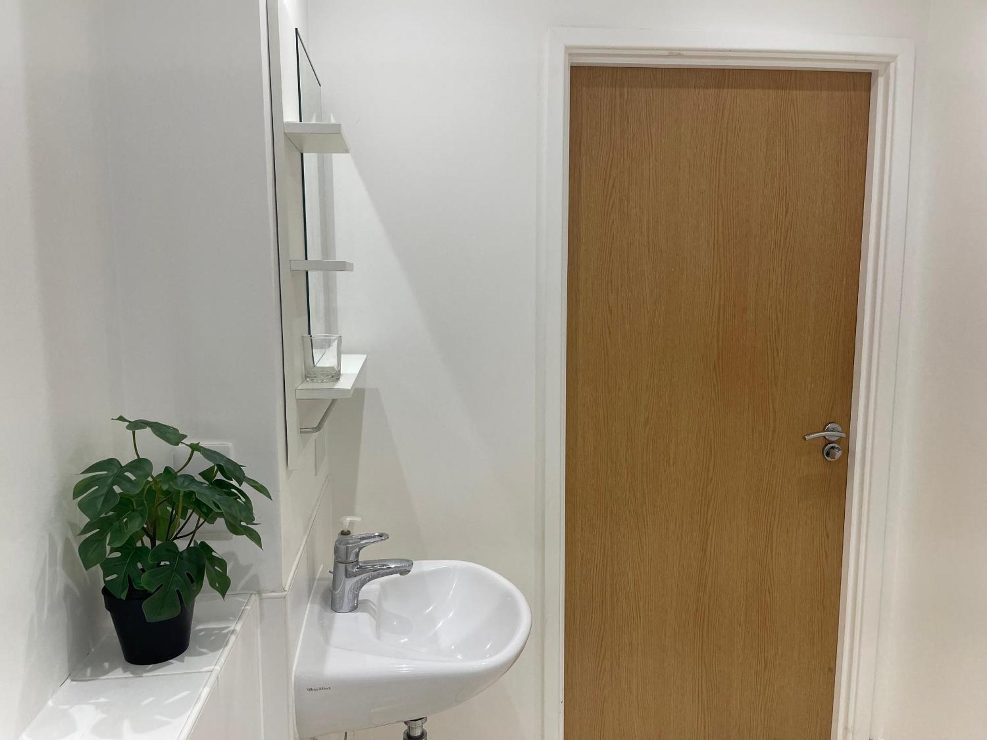 Modern Patio Flat Close To Tower Bridge London