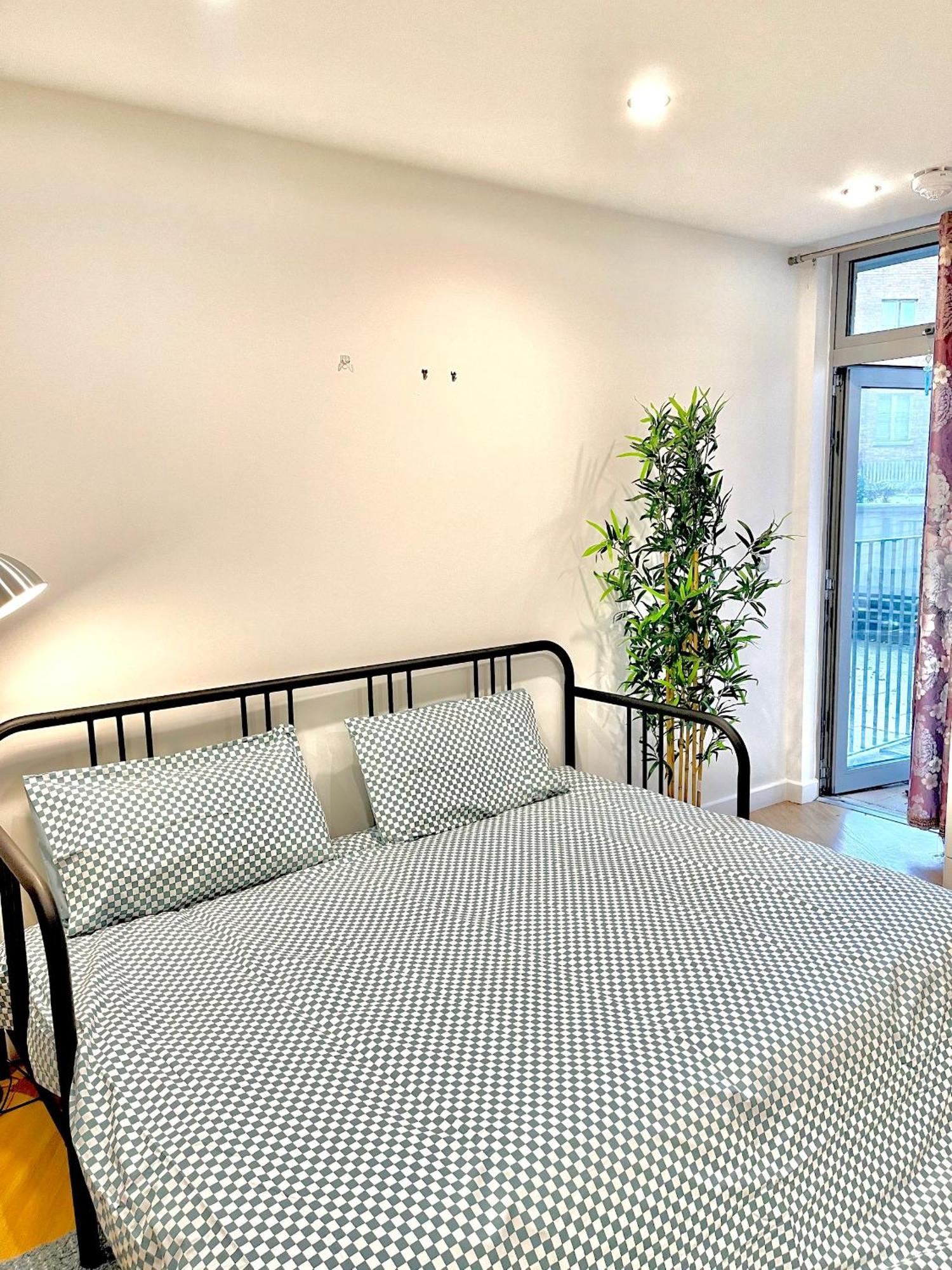 Modern Patio Flat Close To Tower Bridge * London