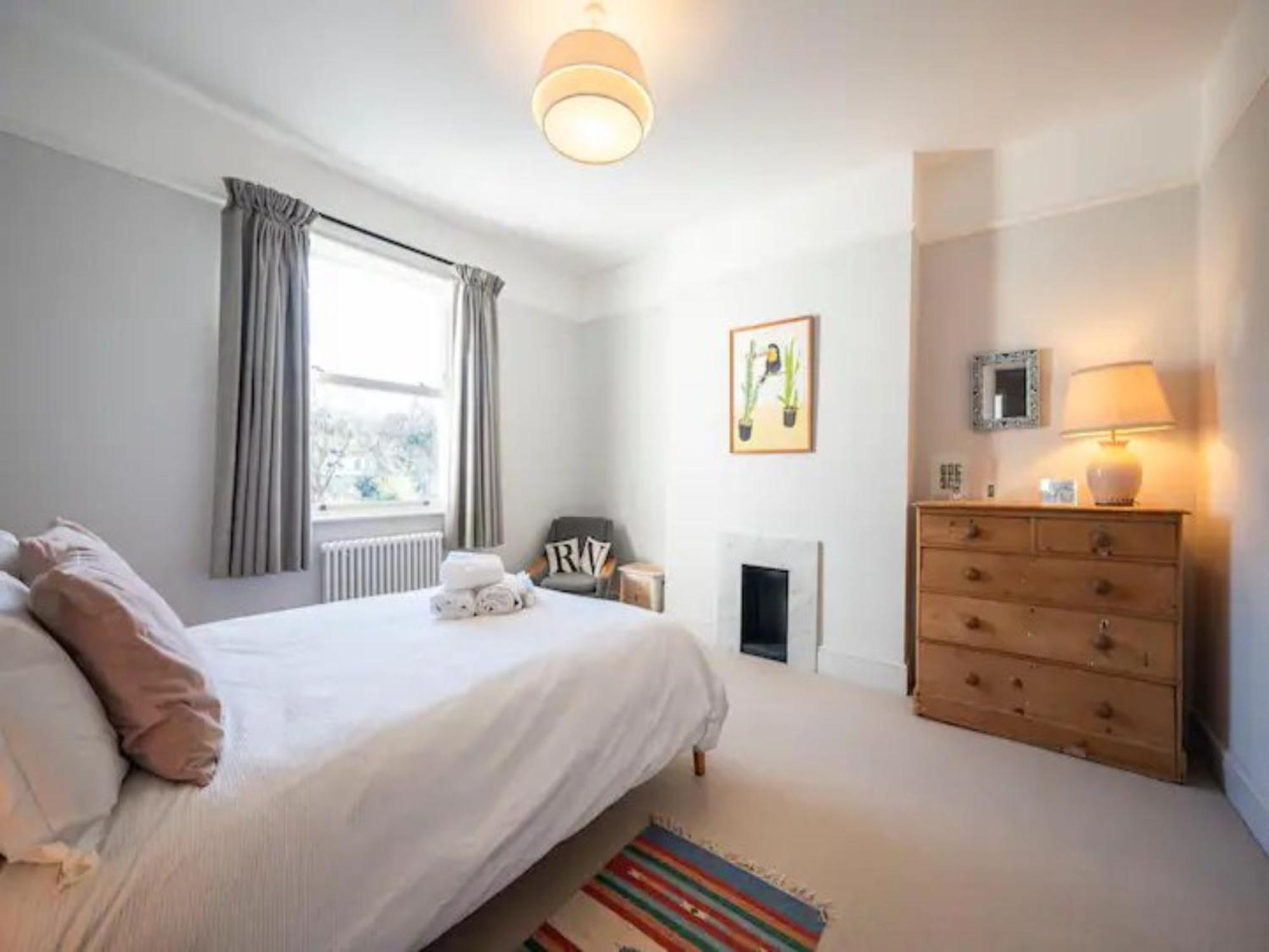 Holiday home Pass The Keys Spacious Dulwich Family House With Pool *