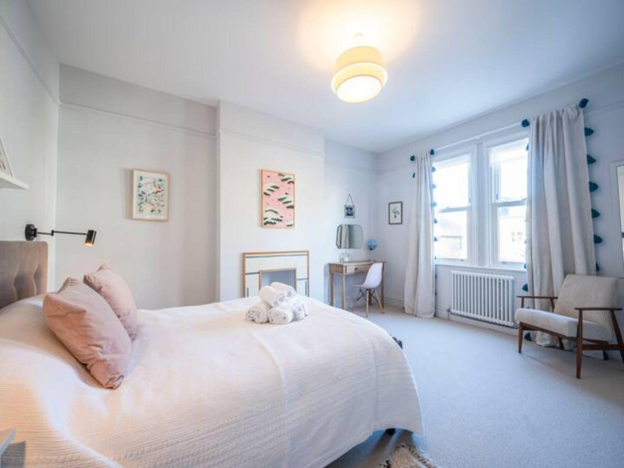 Holiday home Pass The Keys Spacious Dulwich Family House With Pool