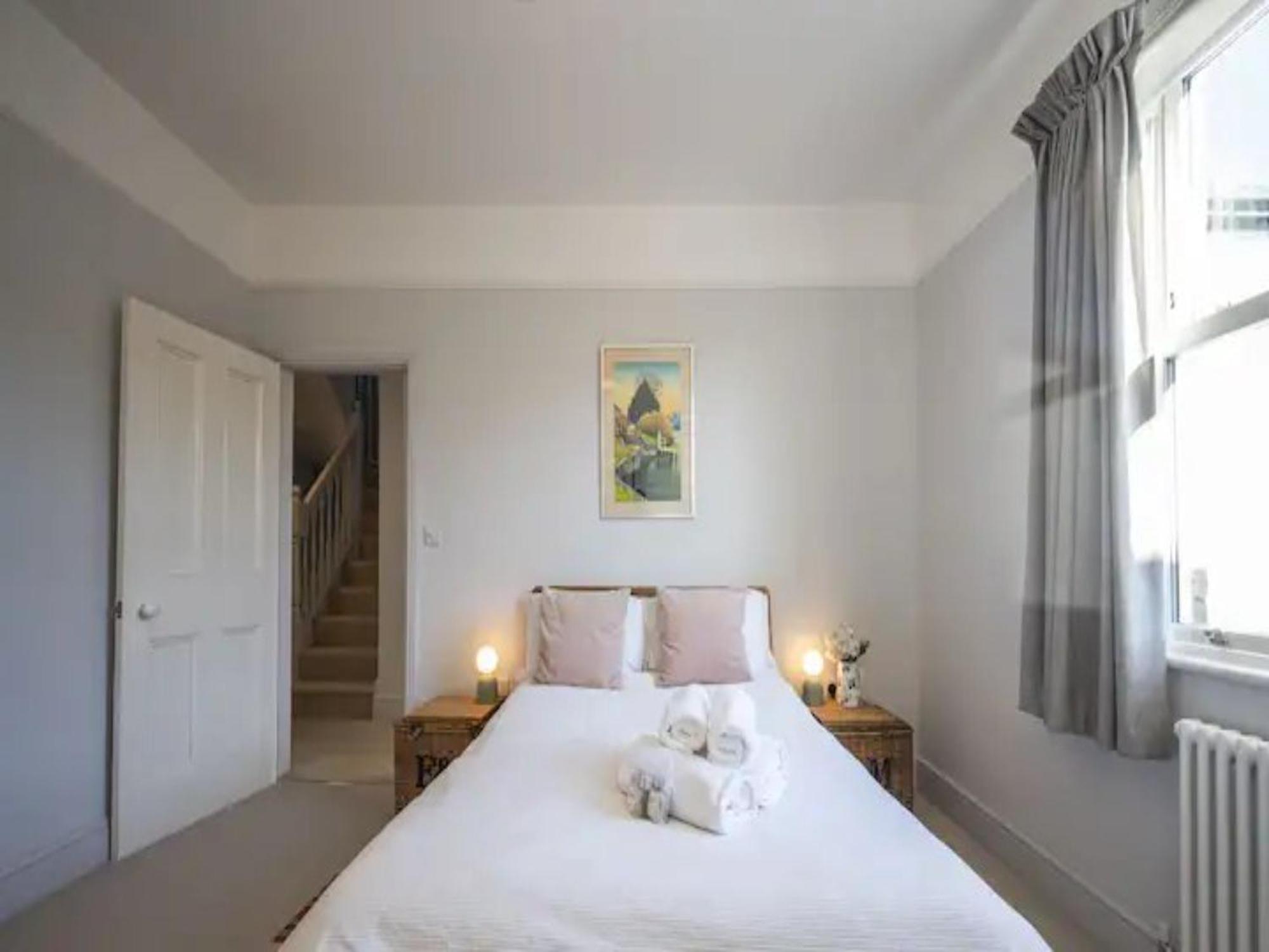 Holiday home Pass The Keys Spacious Dulwich Family House With Pool *