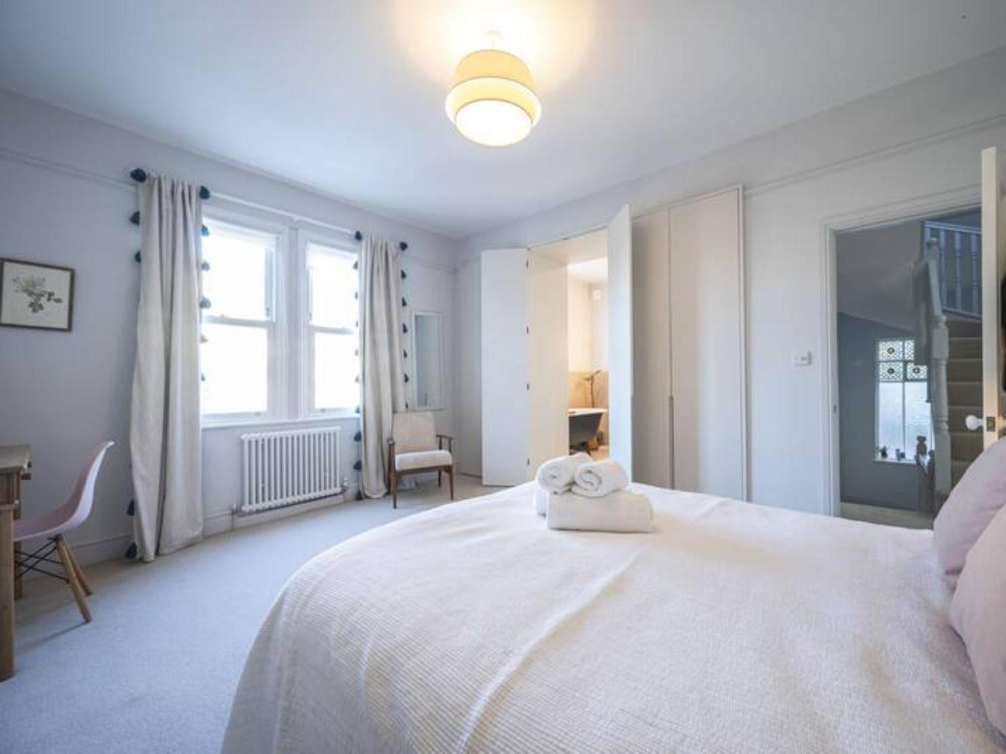 Pass The Keys Spacious Dulwich Family House With Pool Holiday home *