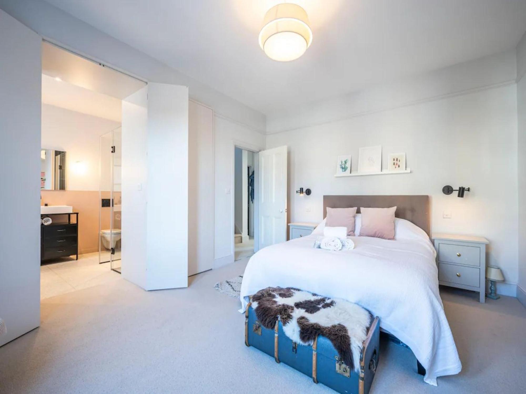 Holiday home Pass The Keys Spacious Dulwich Family House With Pool