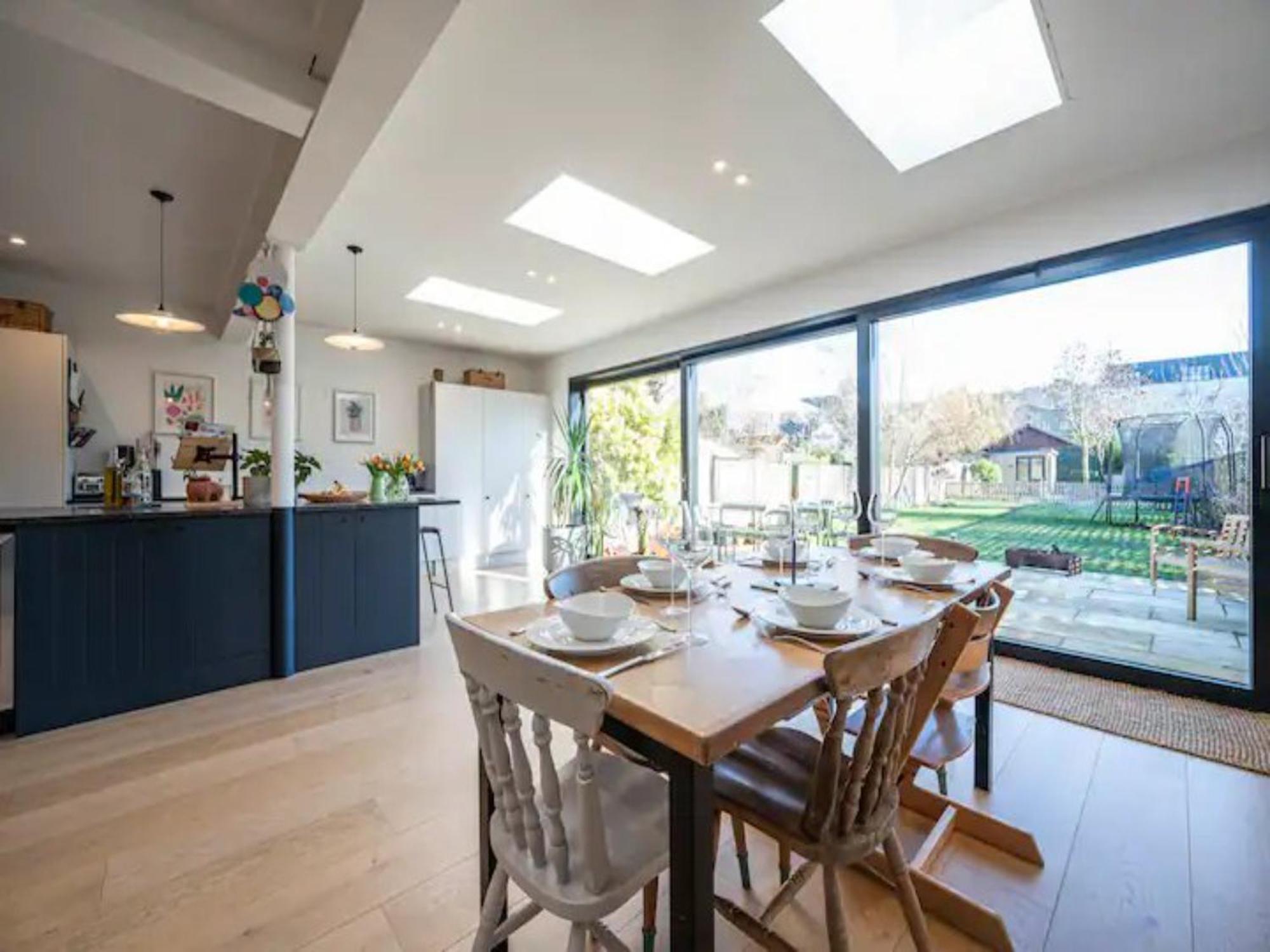 Holiday home Pass The Keys Spacious Dulwich Family House With Pool