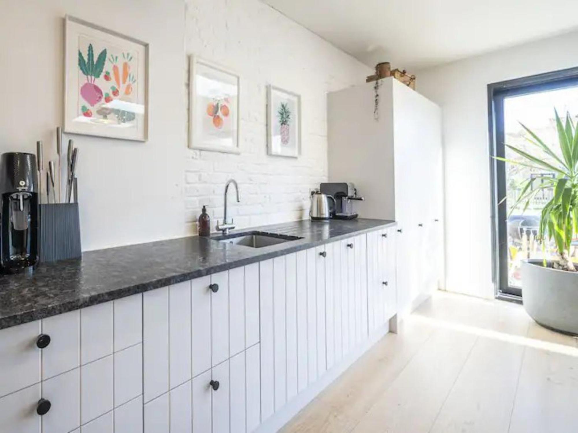 Holiday home Pass The Keys Spacious Dulwich Family House With Pool
