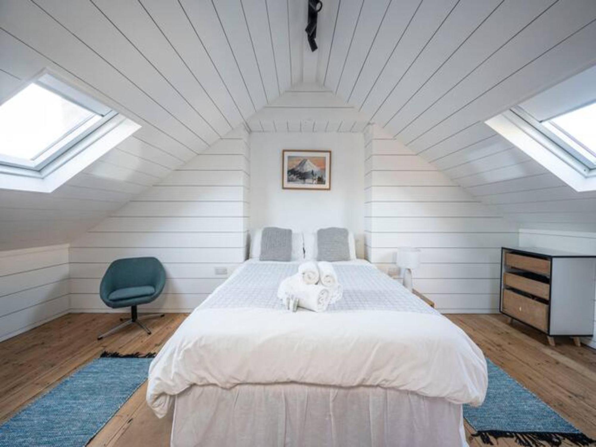 Holiday home Pass The Keys Spacious Dulwich Family House With Pool *