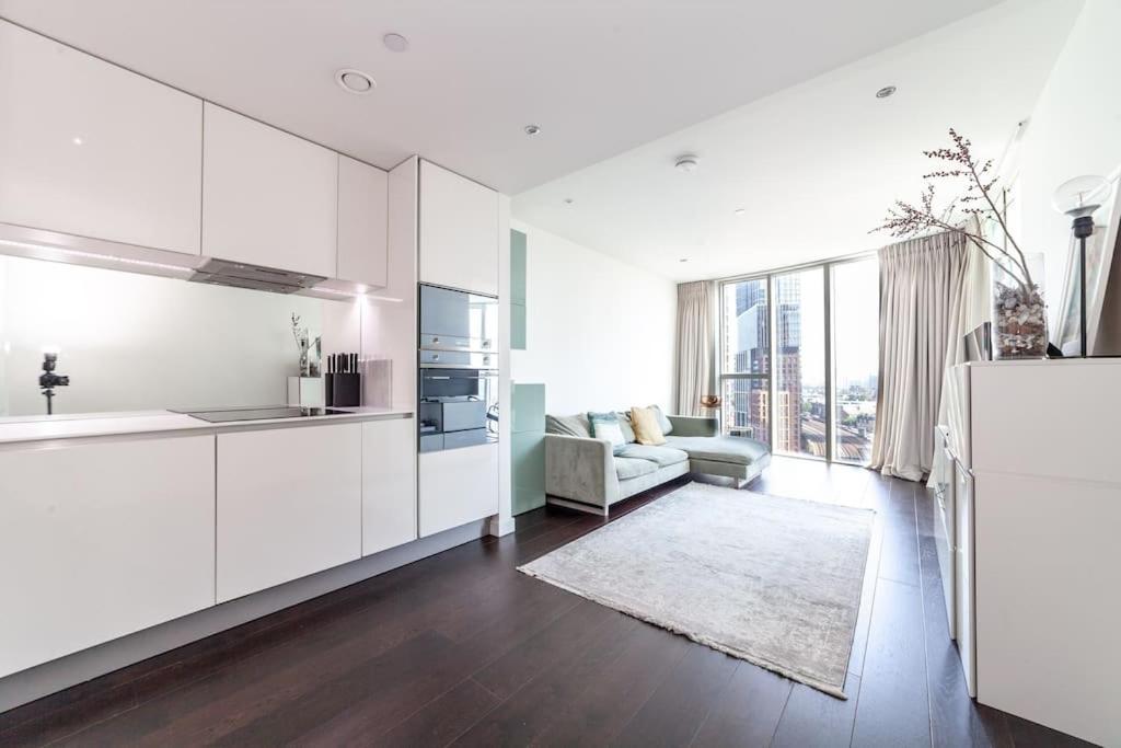 Full Of Light & Spacious 2br Residence, 9 Elms Appartement