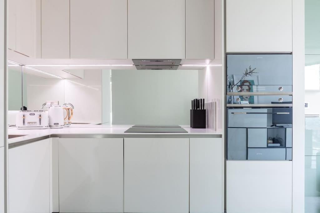 Appartement Full Of Light & Spacious 2br Residence, 9 Elms Londen