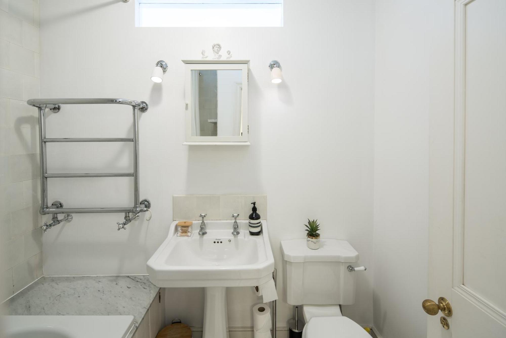 Charming 2-bed Flat In The Heart Of Nottinghill - Steps From Portobello Rd Market And Nottinghill Bookshop Appartement Londen