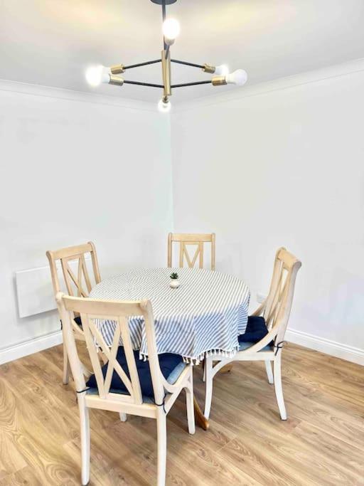 Luxstay 2br Earls Court Sleeps Up To 10 Leilighet *