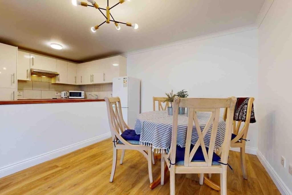 Luxstay 2br Earls Court Sleeps Up To 10 Leilighet