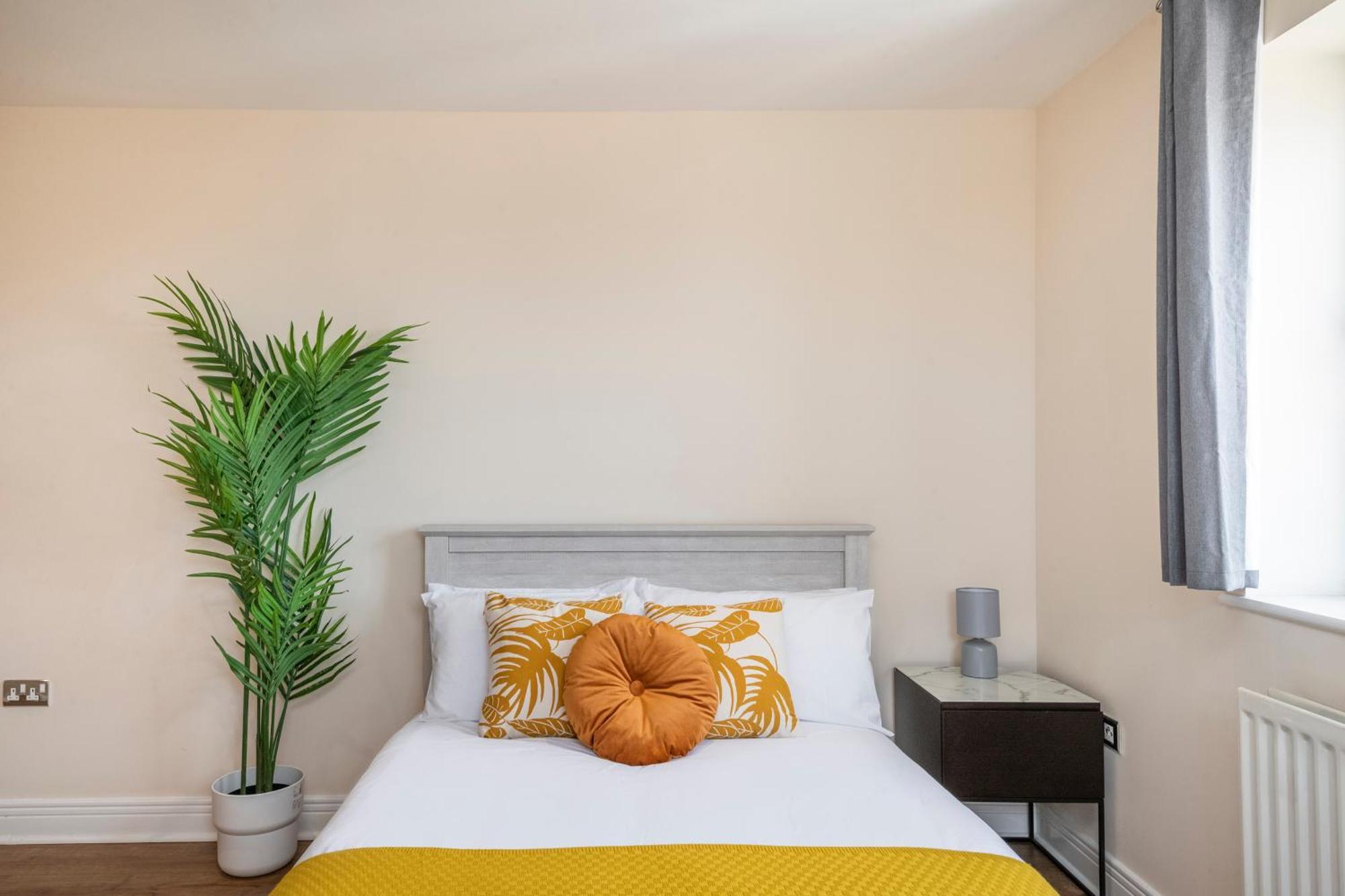 River View 2 Bed 2 Bath Flat - Airport, Excel, Pontoon Dock Apartment *
