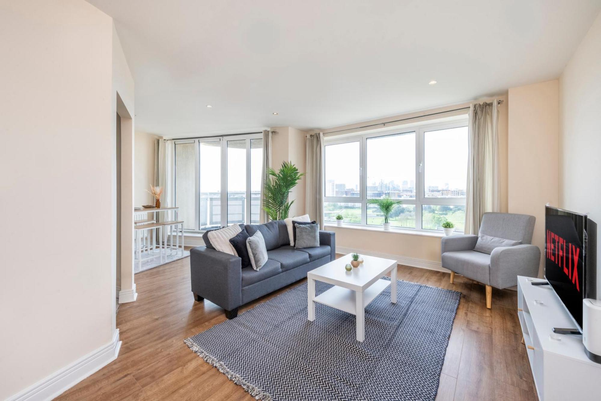 River View 2 Bed 2 Bath Flat - Airport, Excel, Pontoon Dock