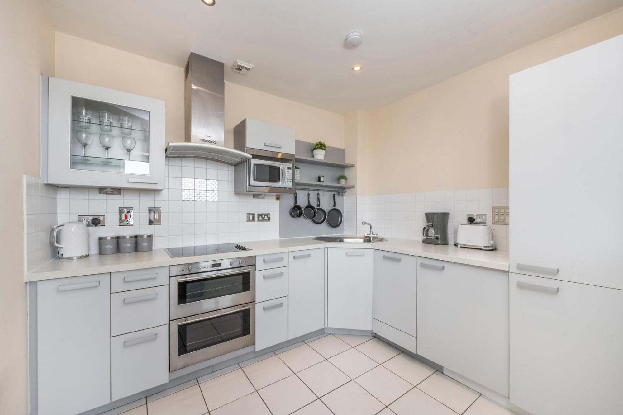 Apartment River View 2 Bed 2 Bath Flat - Airport, Excel, Pontoon Dock London
