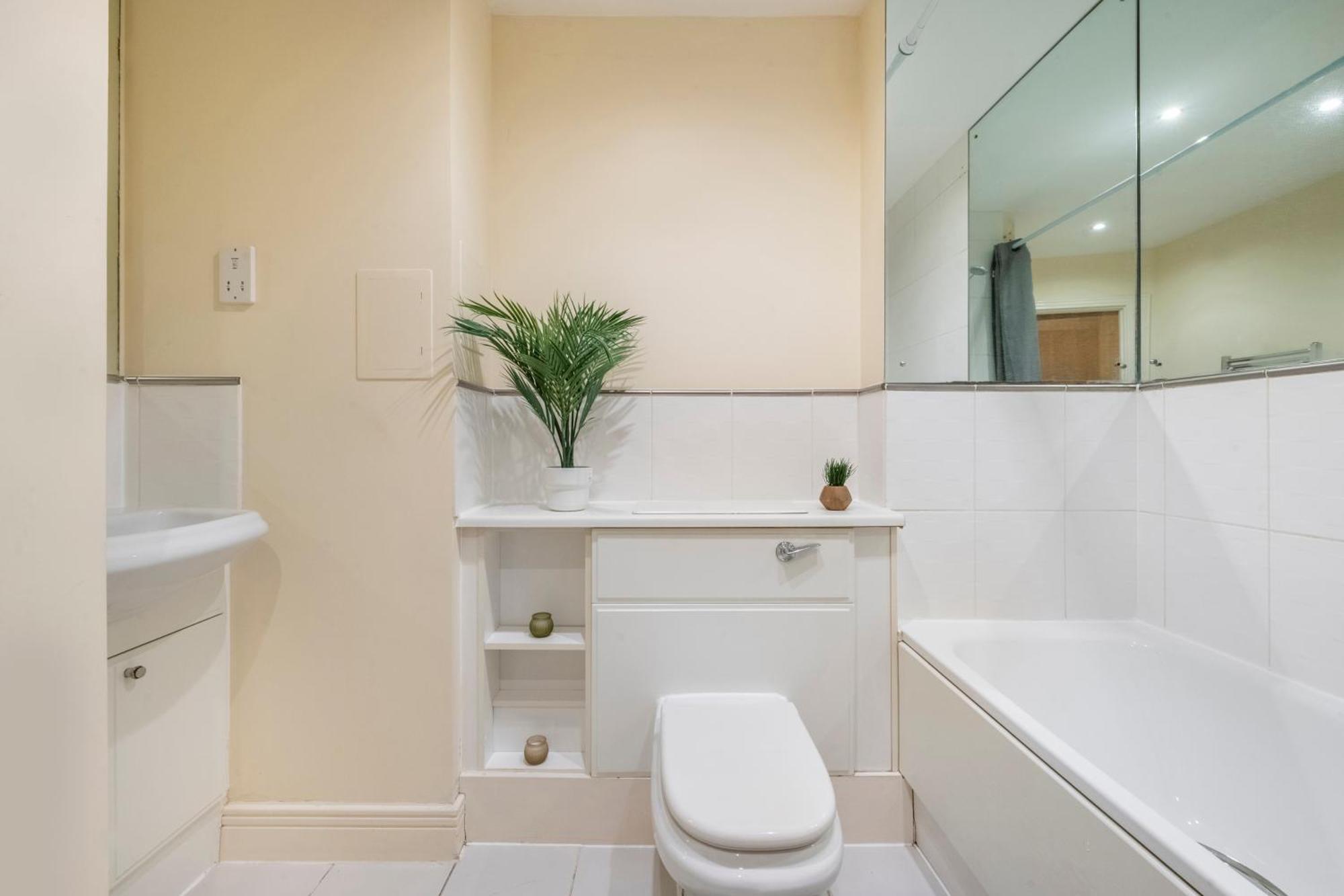 River View 2 Bed 2 Bath Flat - Airport, Excel, Pontoon Dock London