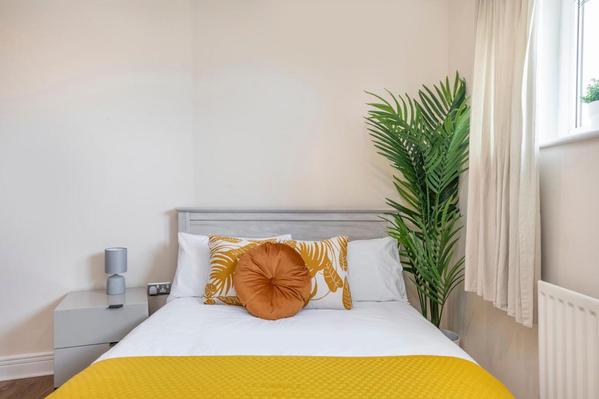 River View 2 Bed 2 Bath Flat - Airport, Excel, Pontoon Dock Apartment *