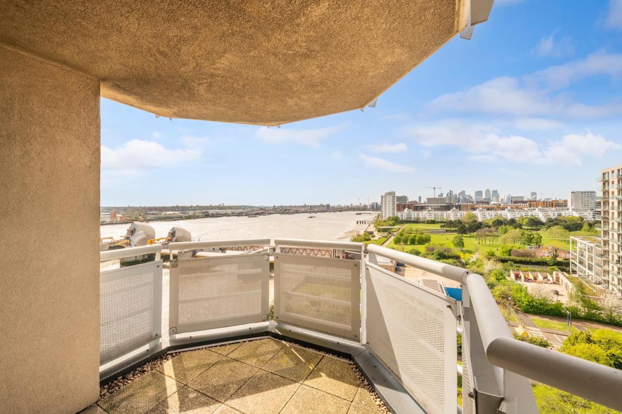 Apartment River View 2 Bed 2 Bath Flat - Airport, Excel, Pontoon Dock London