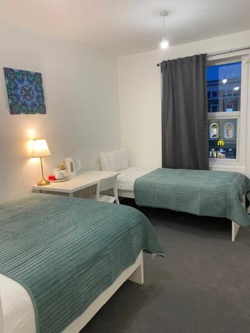 Lord Merit Guest In King's Cross St Pancras * London