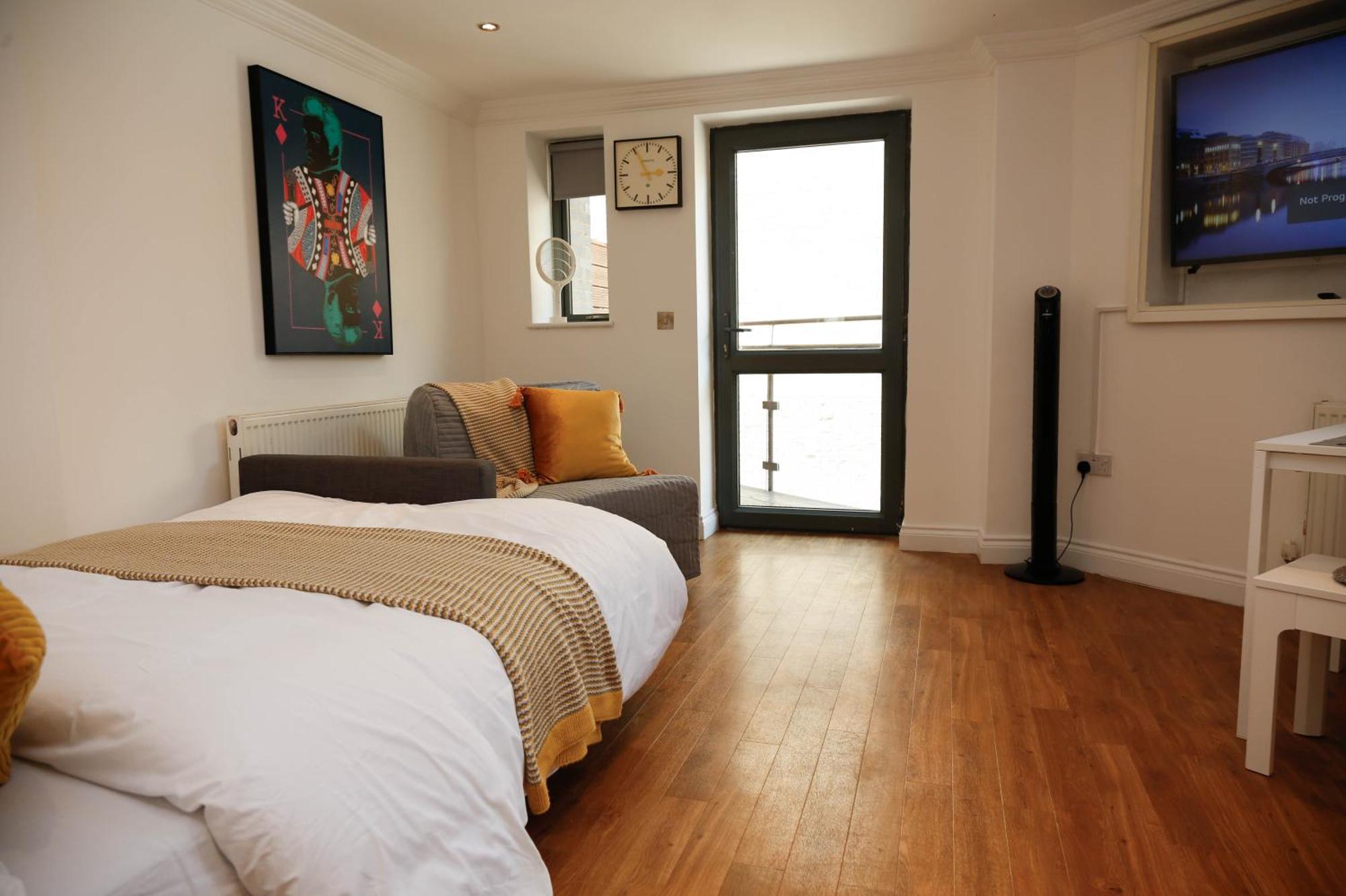 Lägenhet New Luxury In Location Next To Shops, Cafes, Bars & Metro *