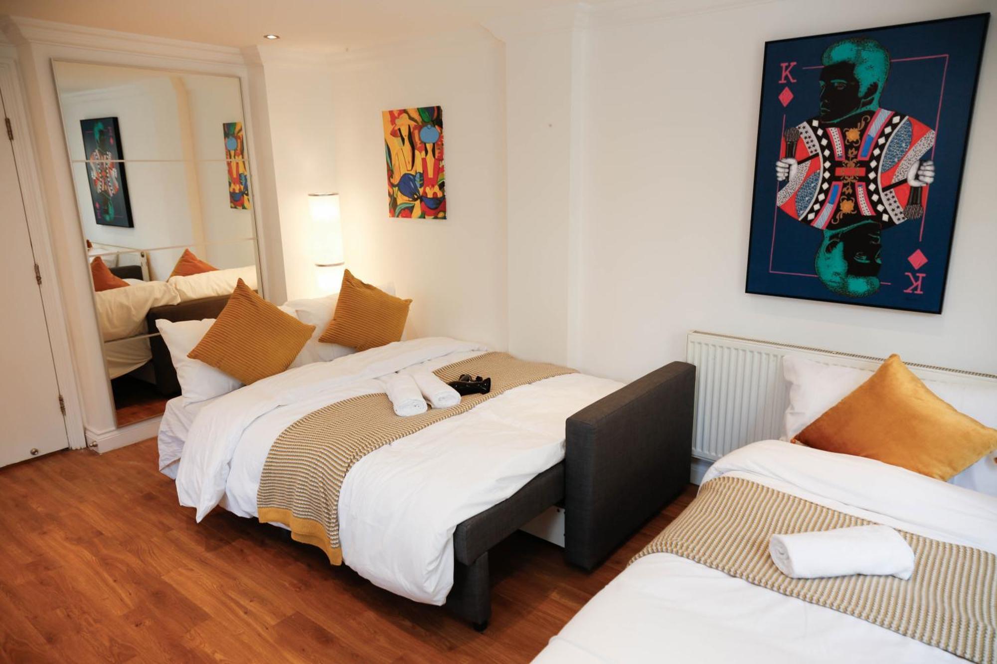 New Luxury In Location Next To Shops, Cafes, Bars & Metro Appartement