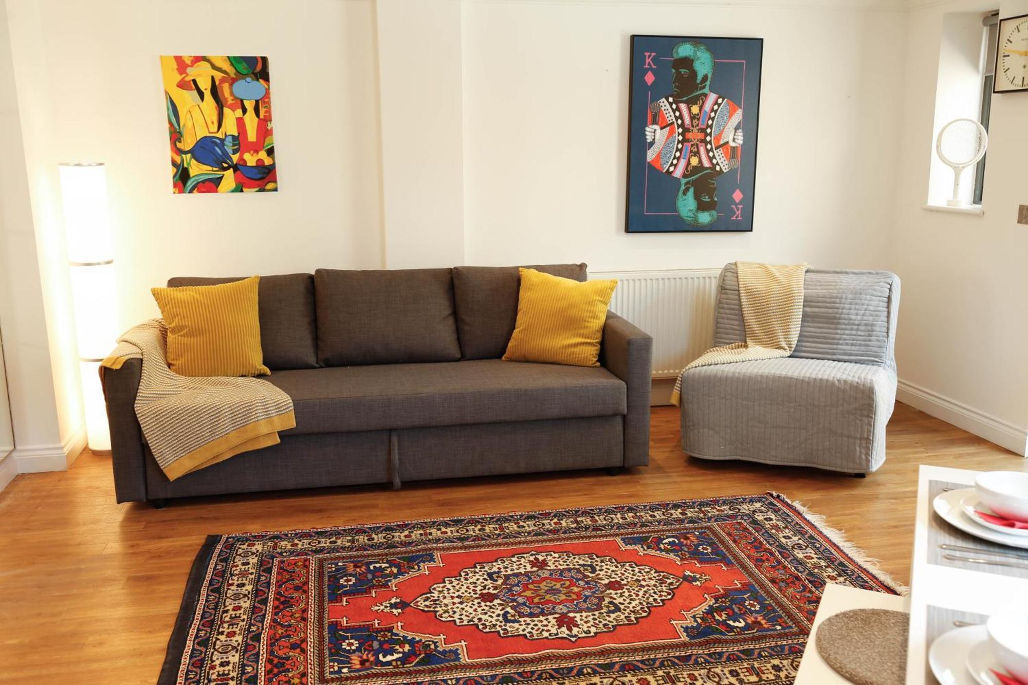 New Luxury In Location Next To Shops, Cafes, Bars & Metro Appartement