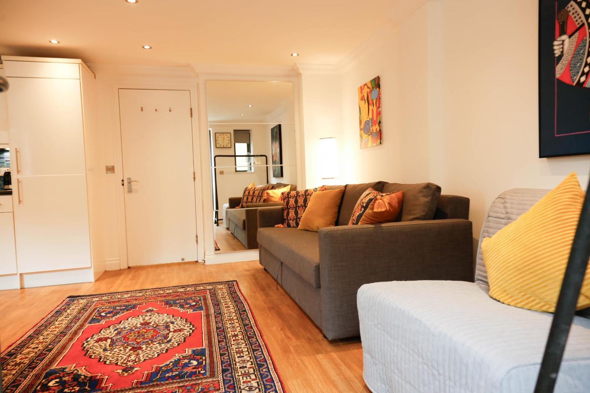 Appartement New Luxury In Location Next To Shops, Cafes, Bars & Metro *