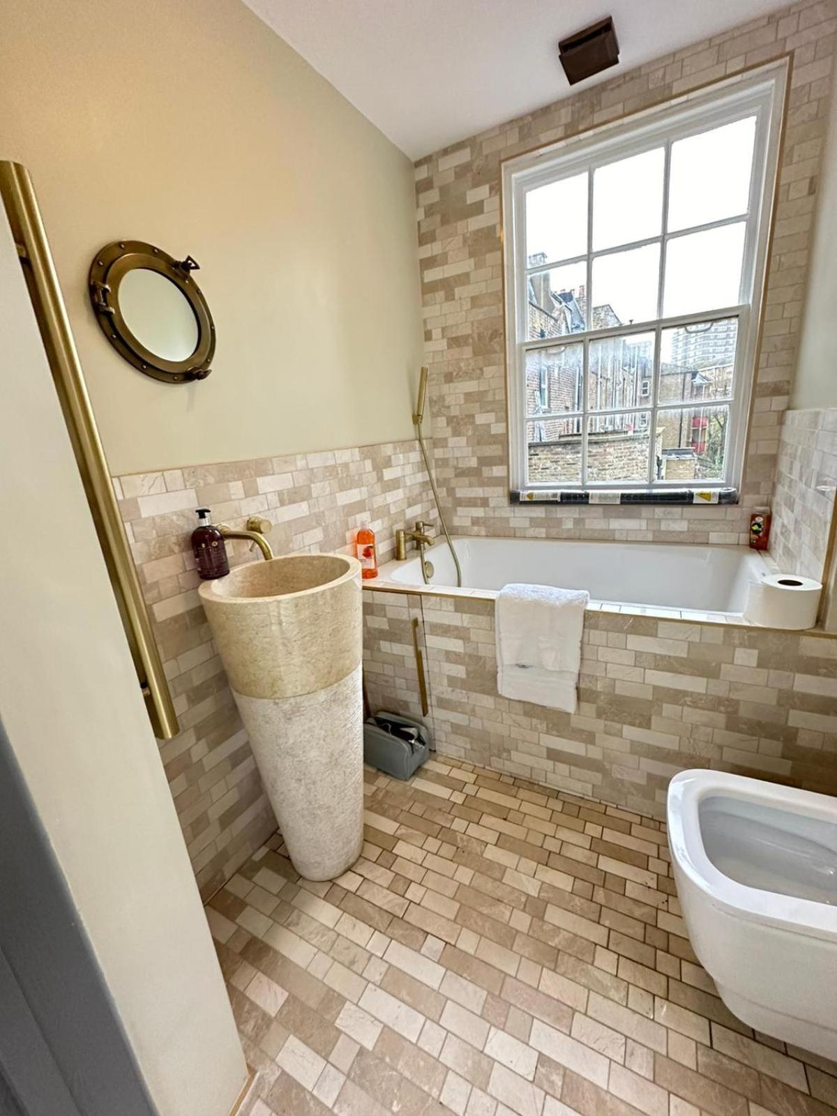 Nice Flat Near Church Street