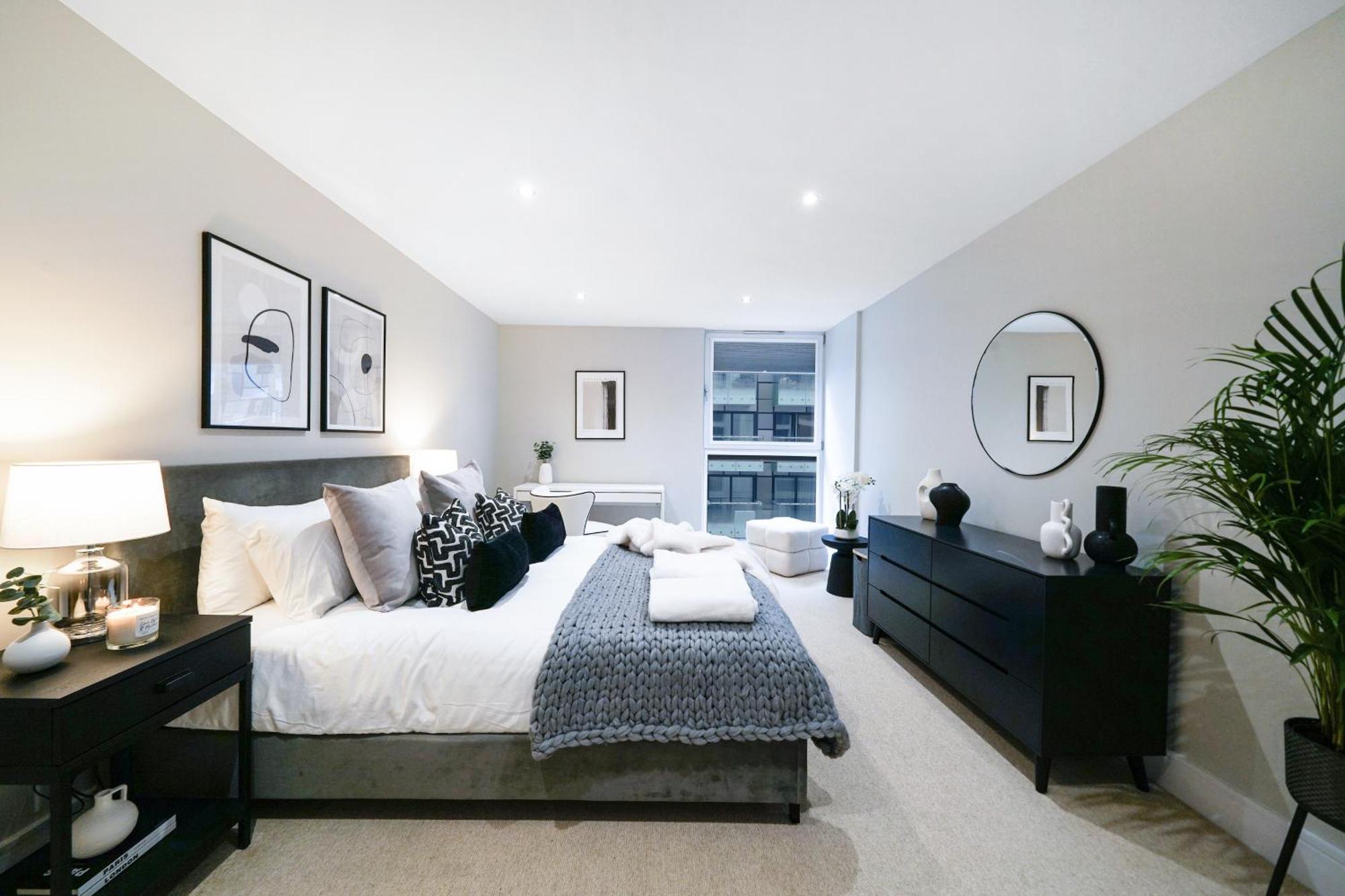 Apartment Spacious 1 Bed Flat With Balcony Minutes Walk To Canary Wharf *