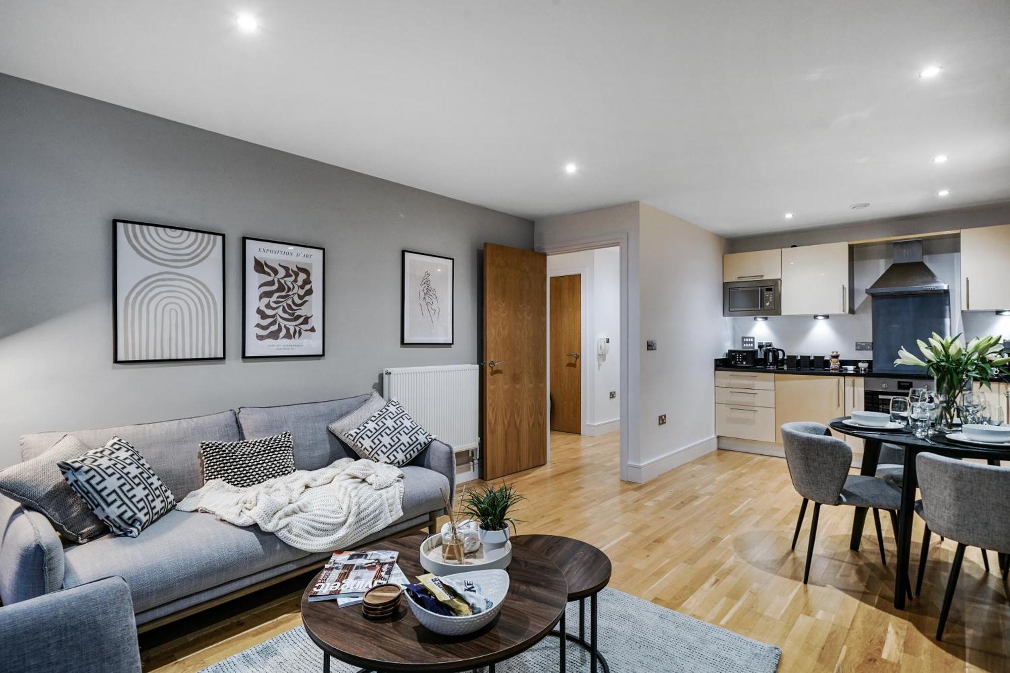 Apartment Spacious 1 Bed Flat With Balcony Minutes Walk To Canary Wharf London