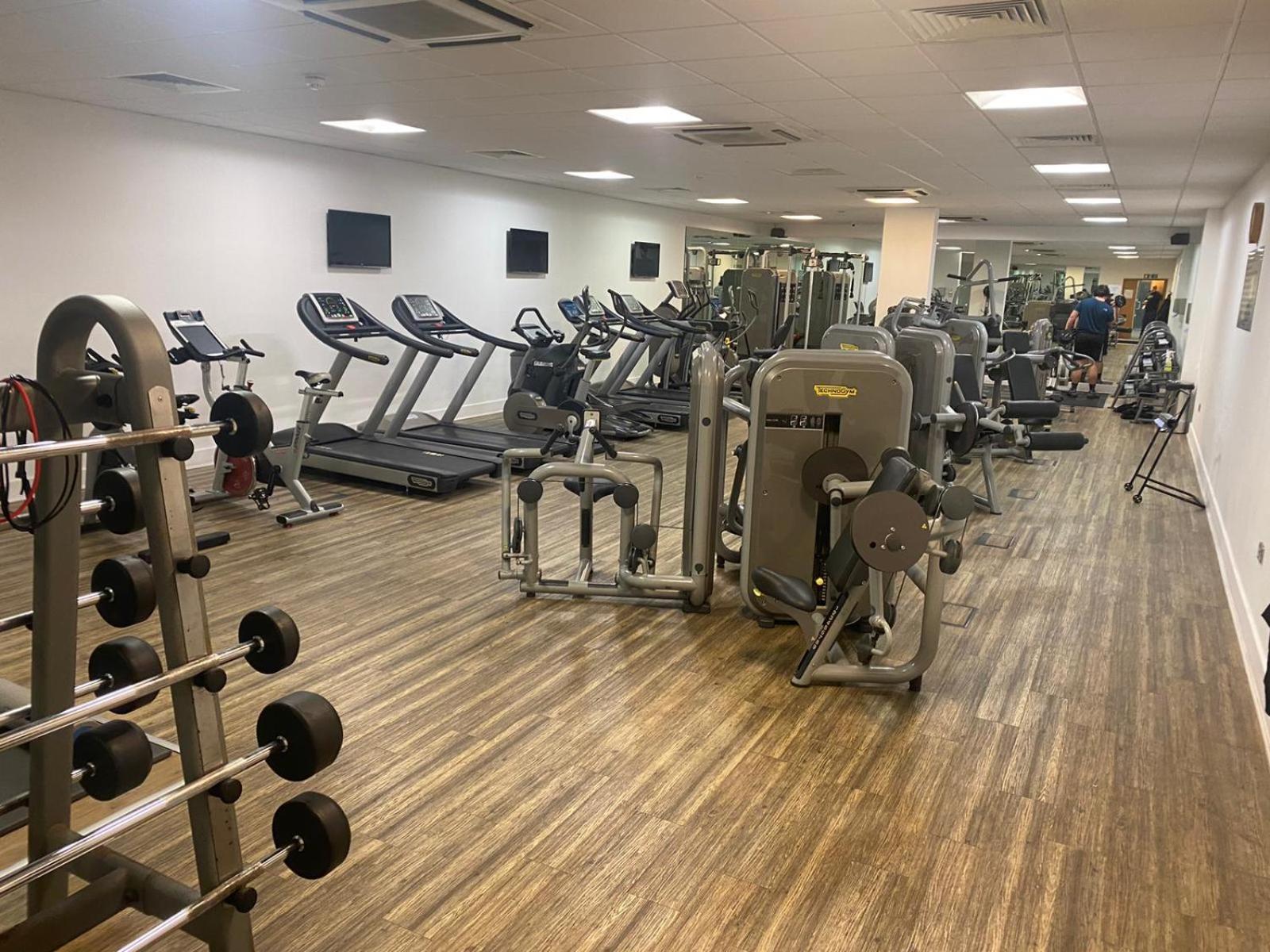 Spacious 1 Bed Flat With Balcony Minutes Walk To Canary Wharf London
