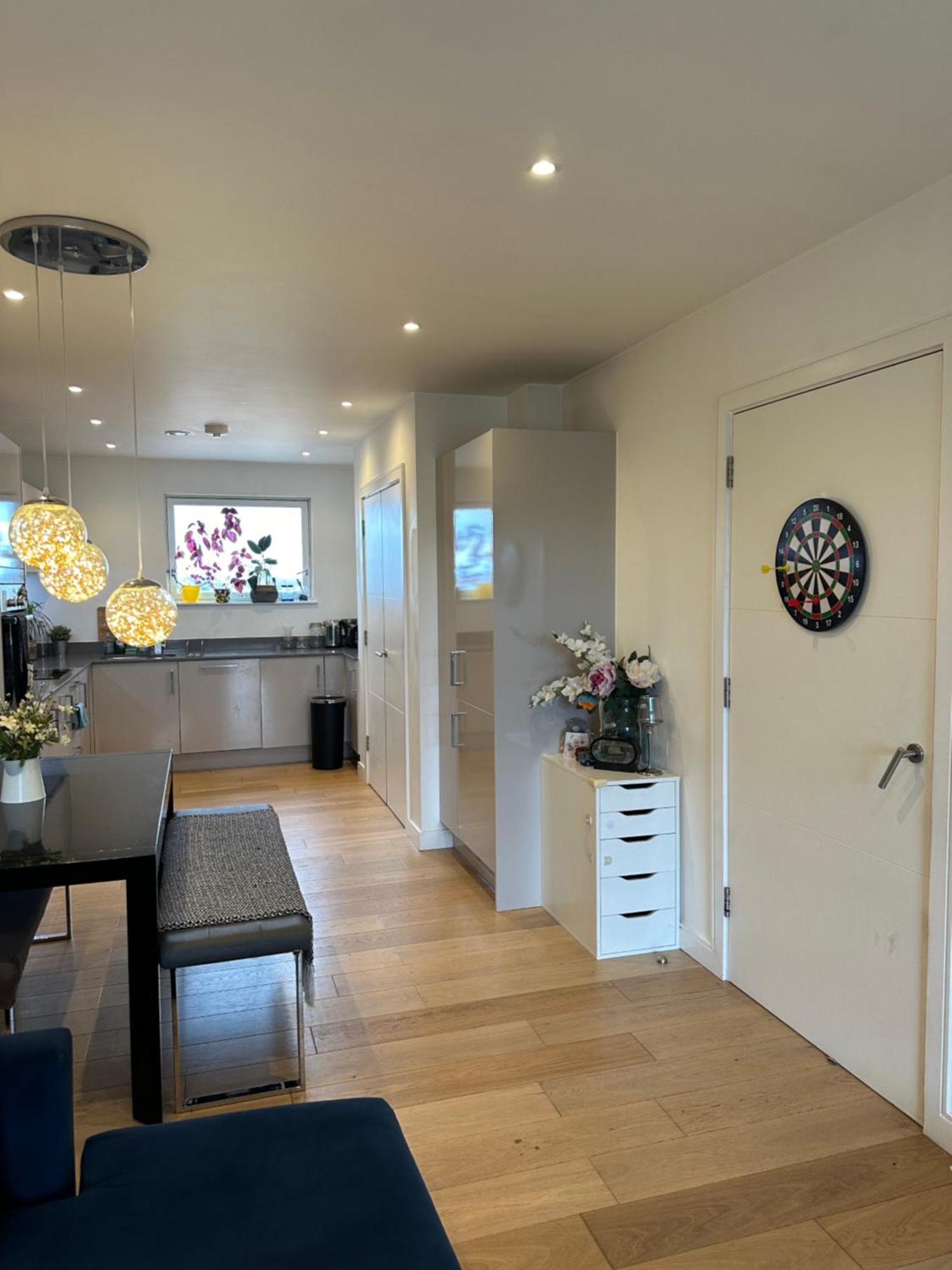 Luxury 3 Bedroom Flat In Stratford, * Londra