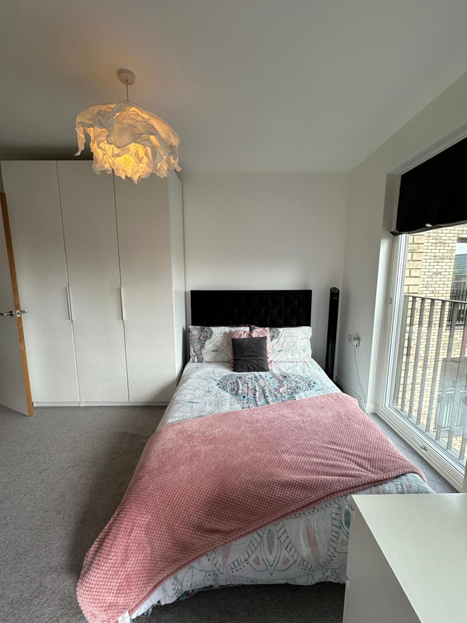 Luxury 3 Bedroom Flat In Stratford, Lejlighed London