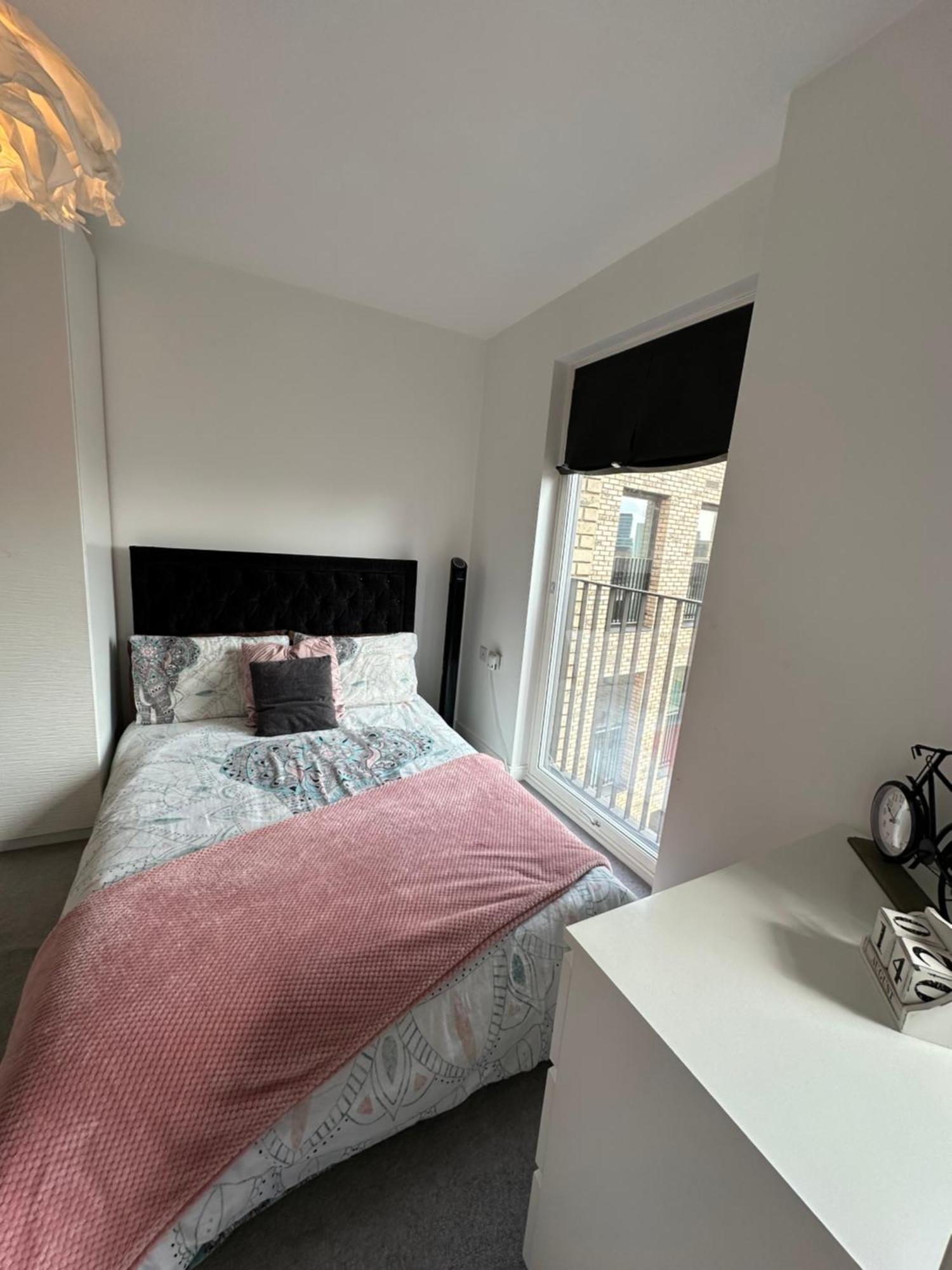 Luxury 3 Bedroom Flat In Stratford, Londra