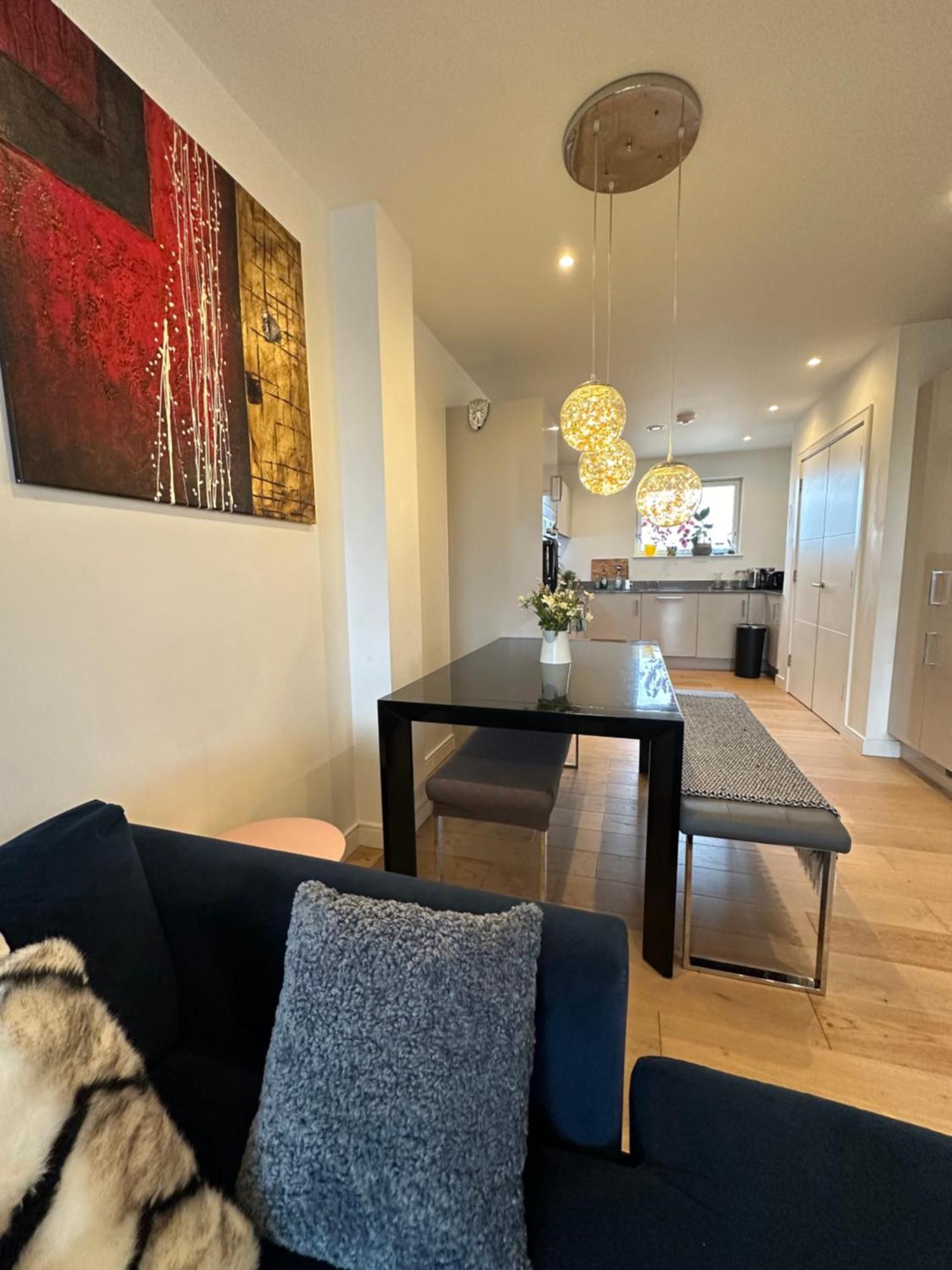 Luxury 3 Bedroom Flat In Stratford, Londra