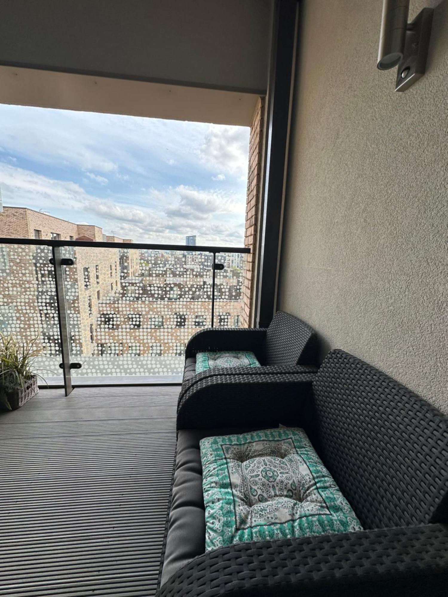 Luxury 3 Bedroom Flat In Stratford, Londra