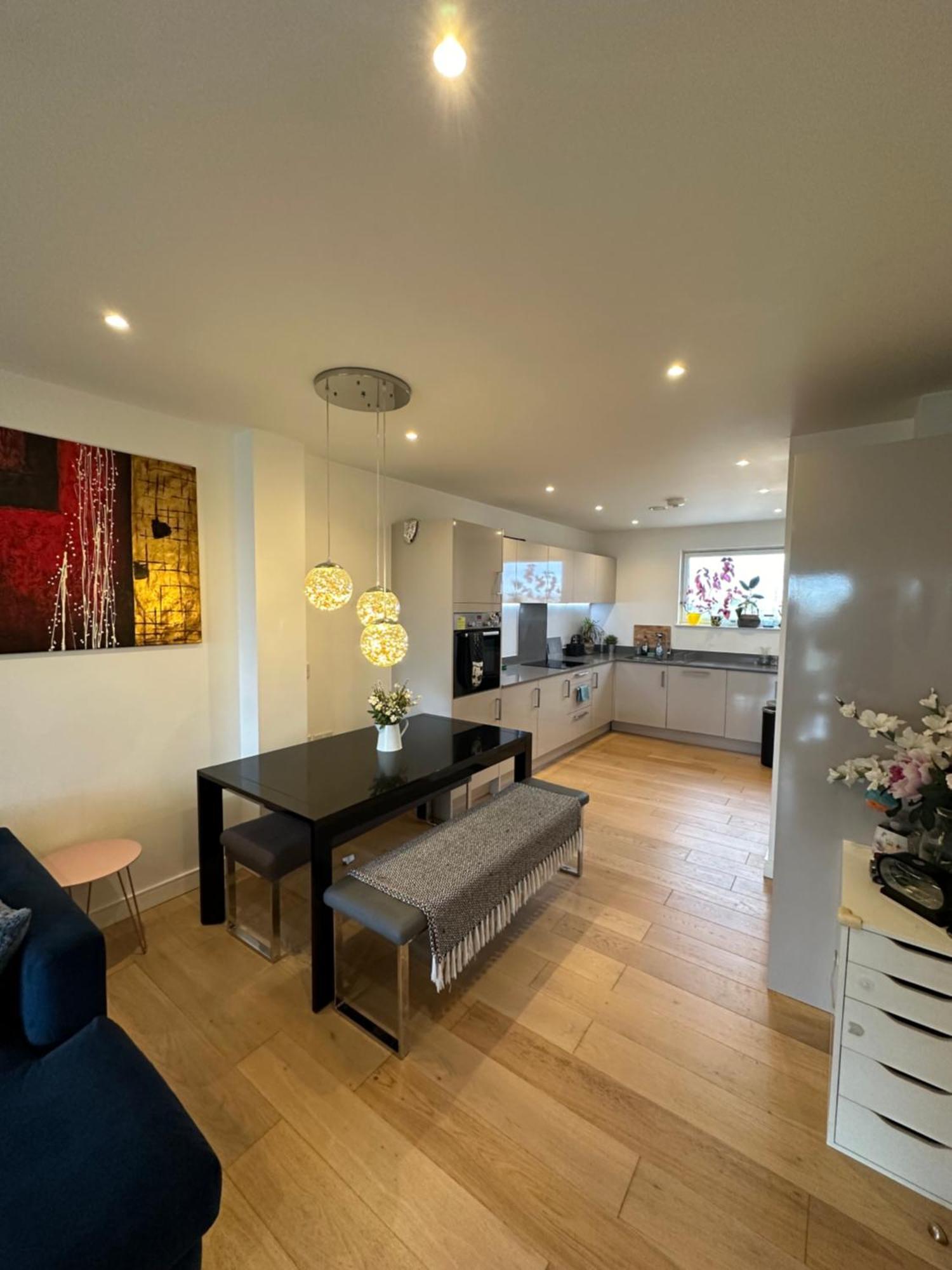 Luxury 3 Bedroom Flat In Stratford, * Londra