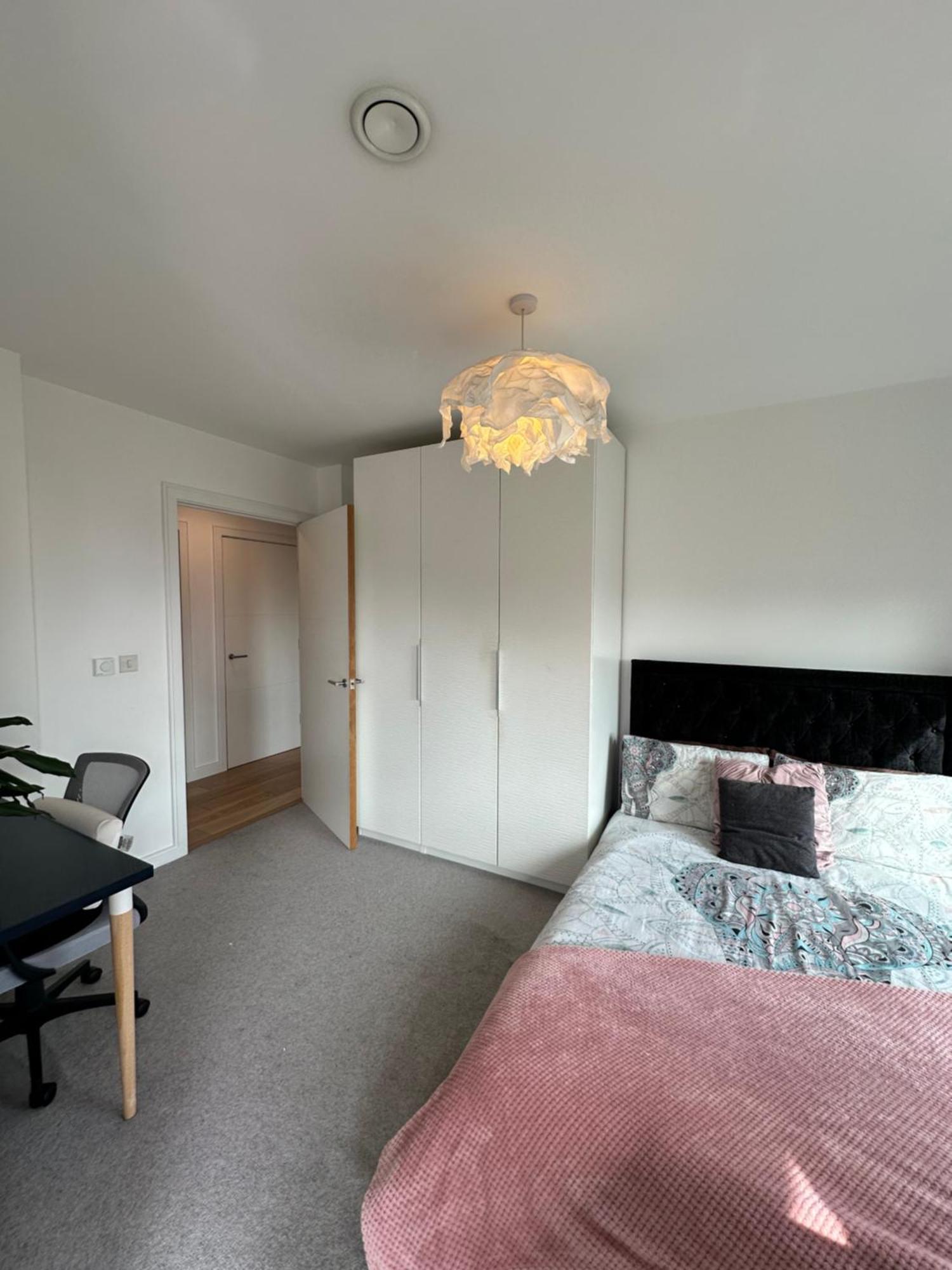 Luxury 3 Bedroom Flat In Stratford, Londra
