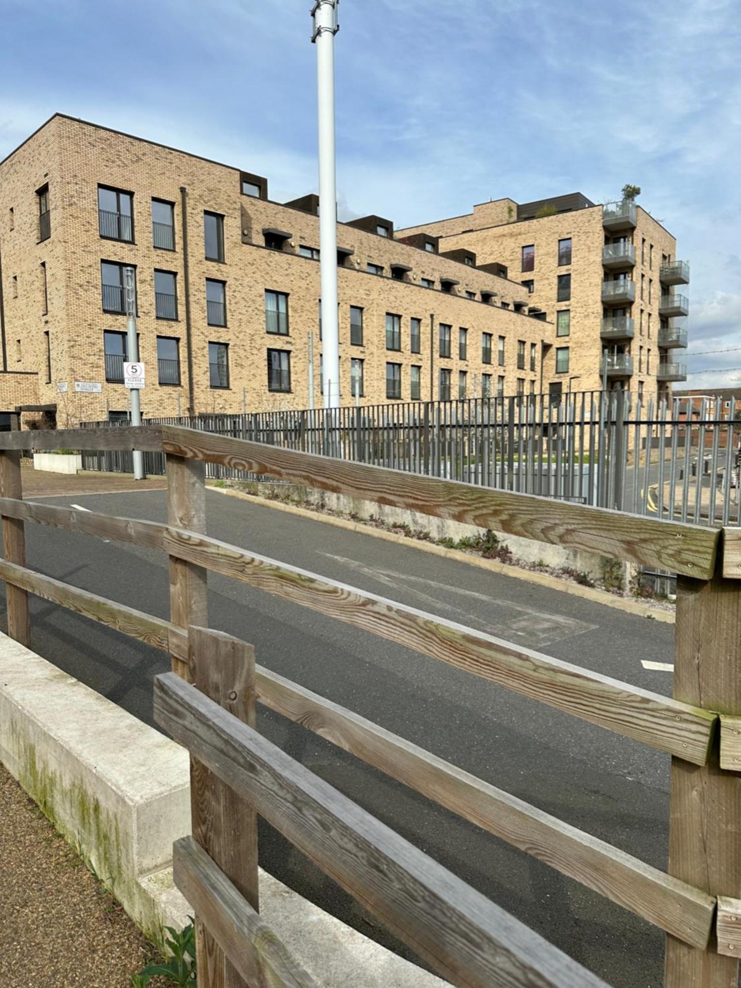 Luxury 3 Bedroom Flat In Stratford, Londra