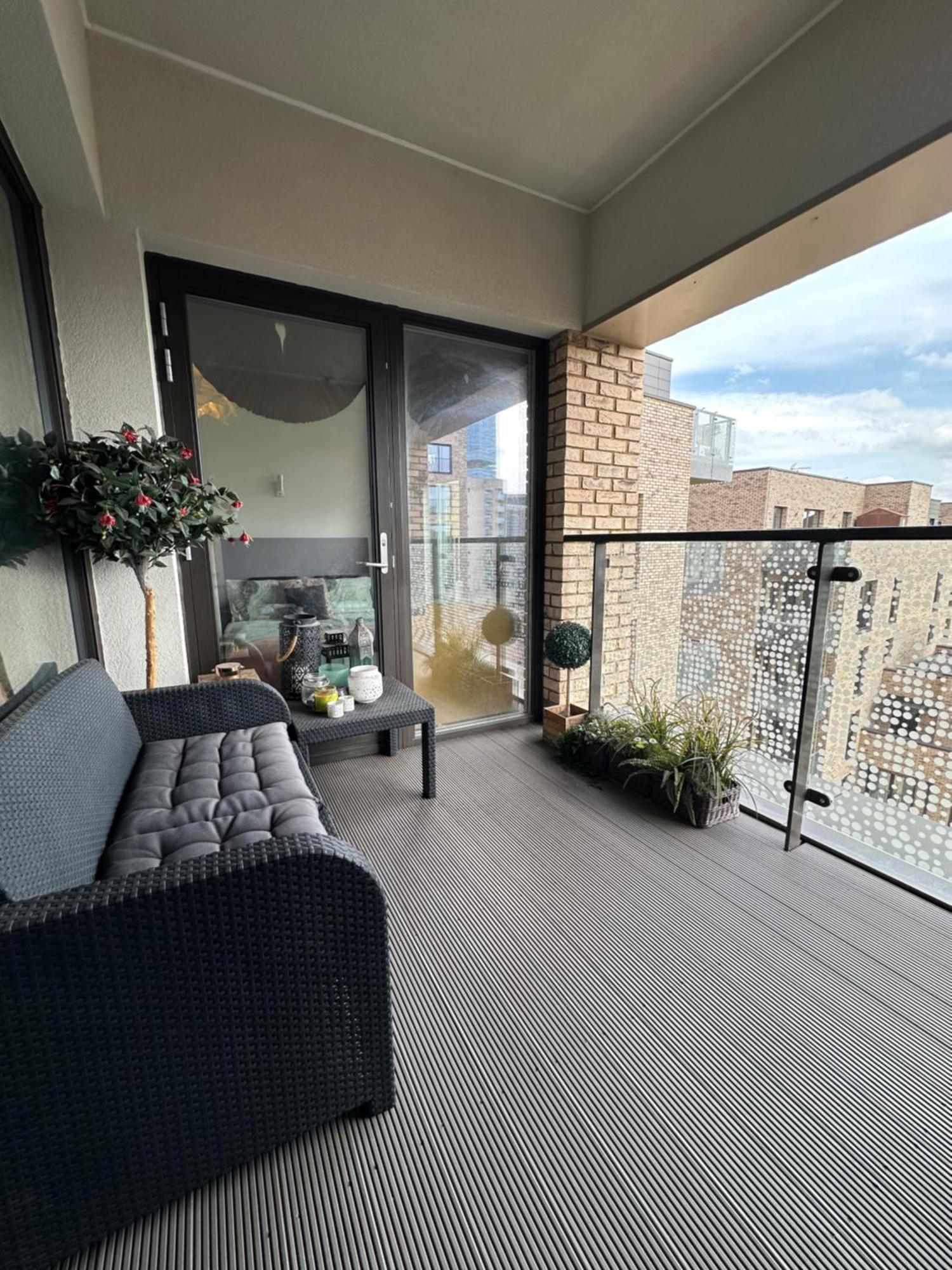 Luxury 3 Bedroom Flat In Stratford, Londra