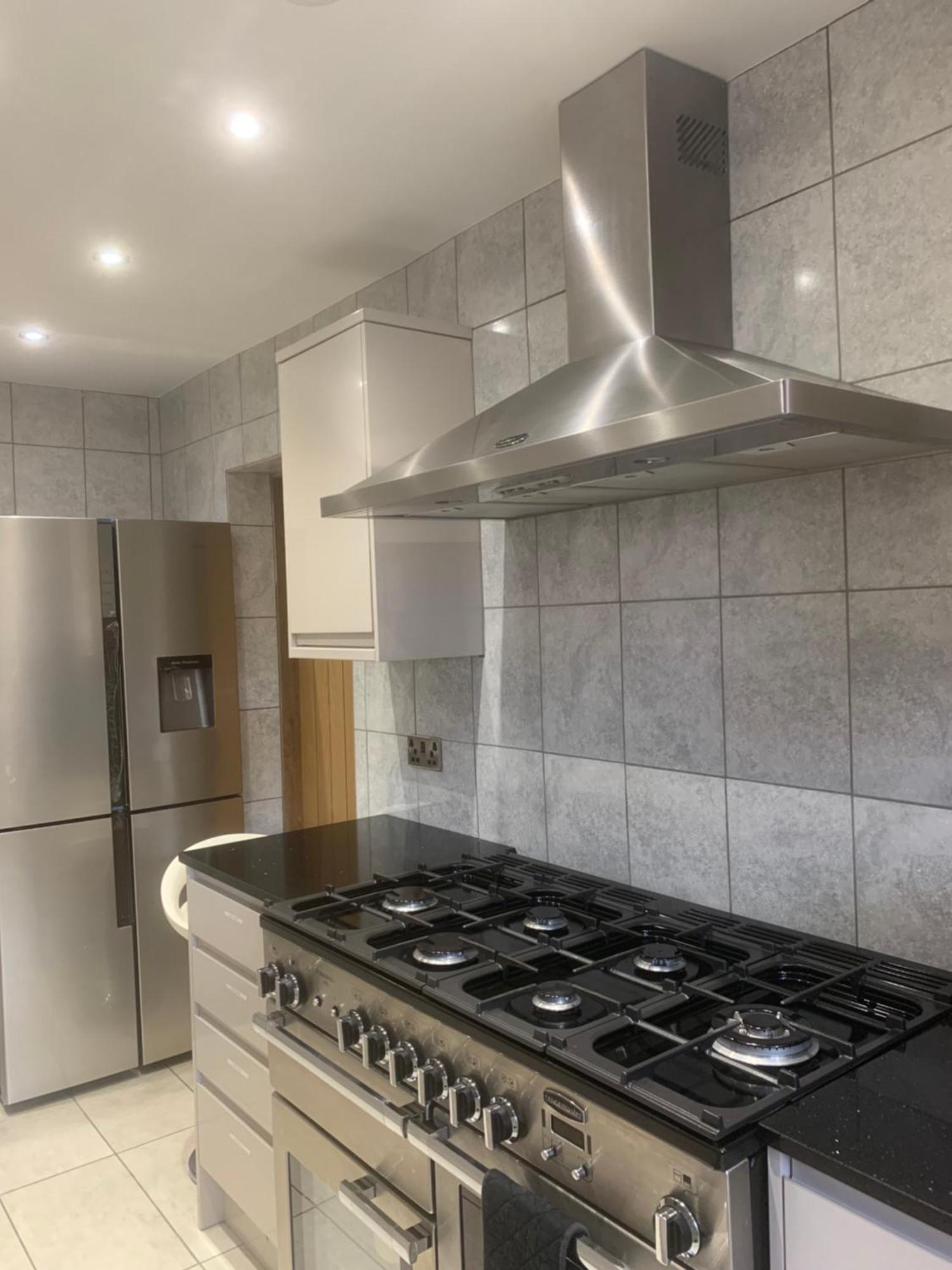 Private Renovated With Standard Size Brown Desk In Se9 6pg Accommodatie bij particulieren Londen