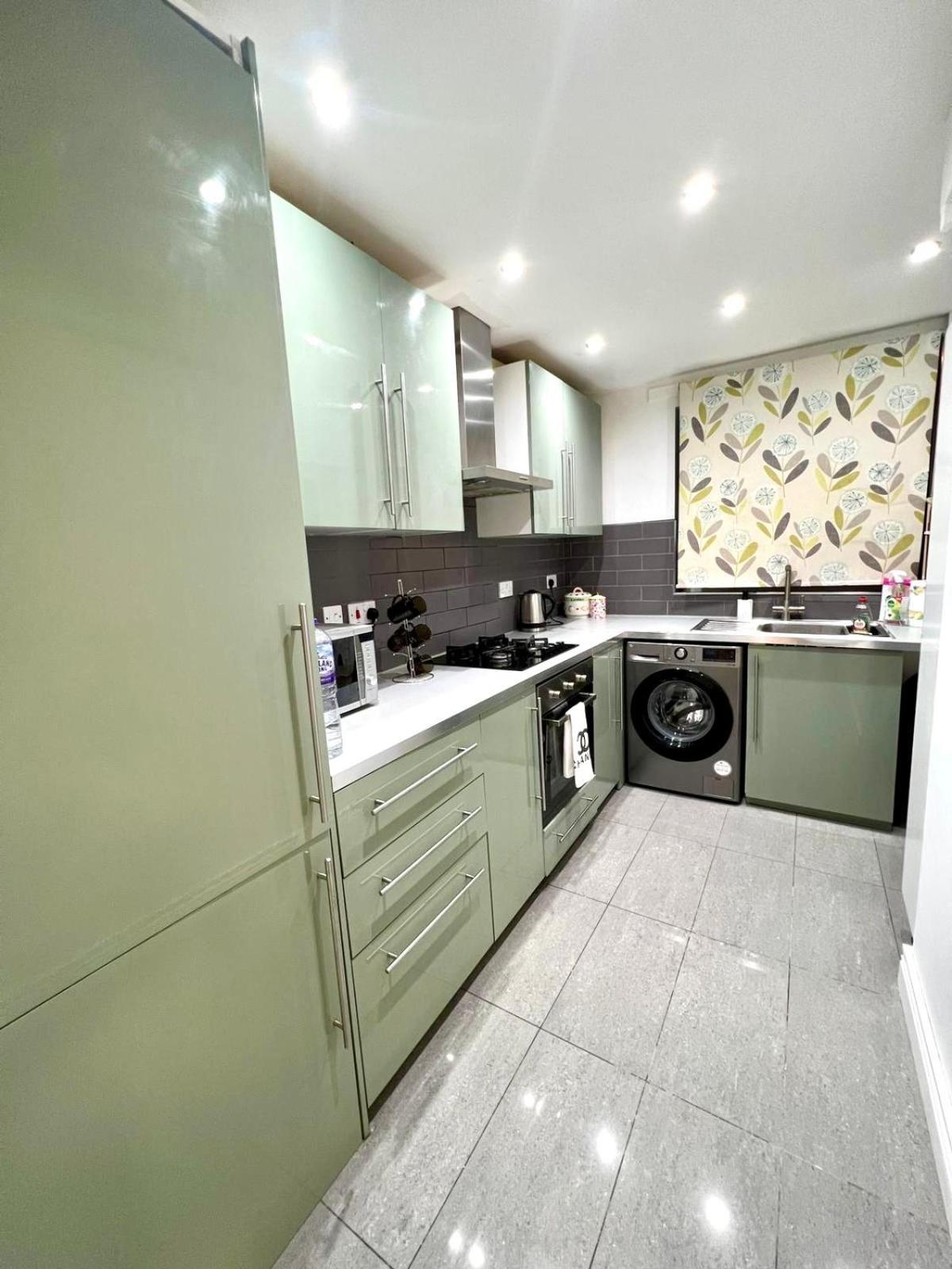 The Sheikh's Palace By Wild Apartment London