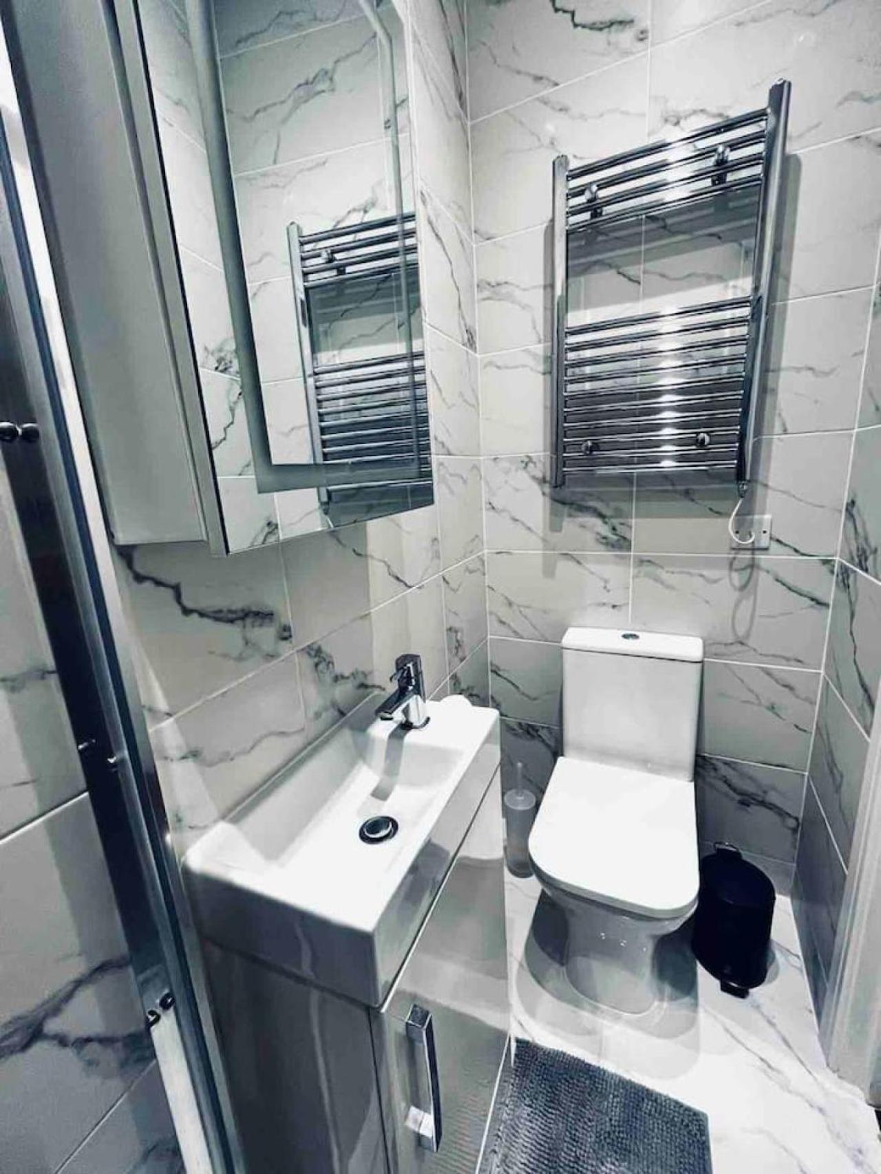 Gasthuis Central London Room *