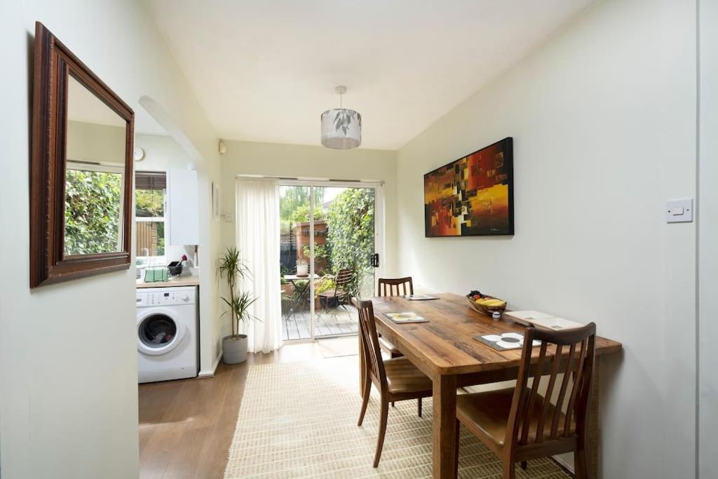 Victoria Park 2 Bedroom House W/ Garden & Parking