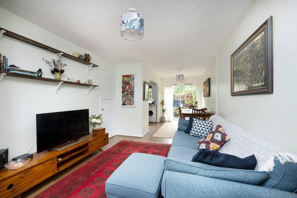 Victoria Park 2 Bedroom House W/ Garden & Parking Holiday home *