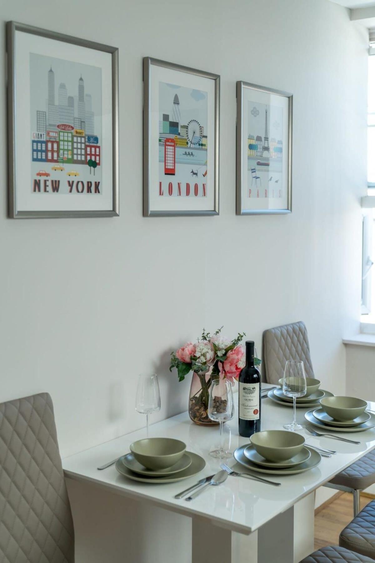 Of - Lovely Two Bedroom London