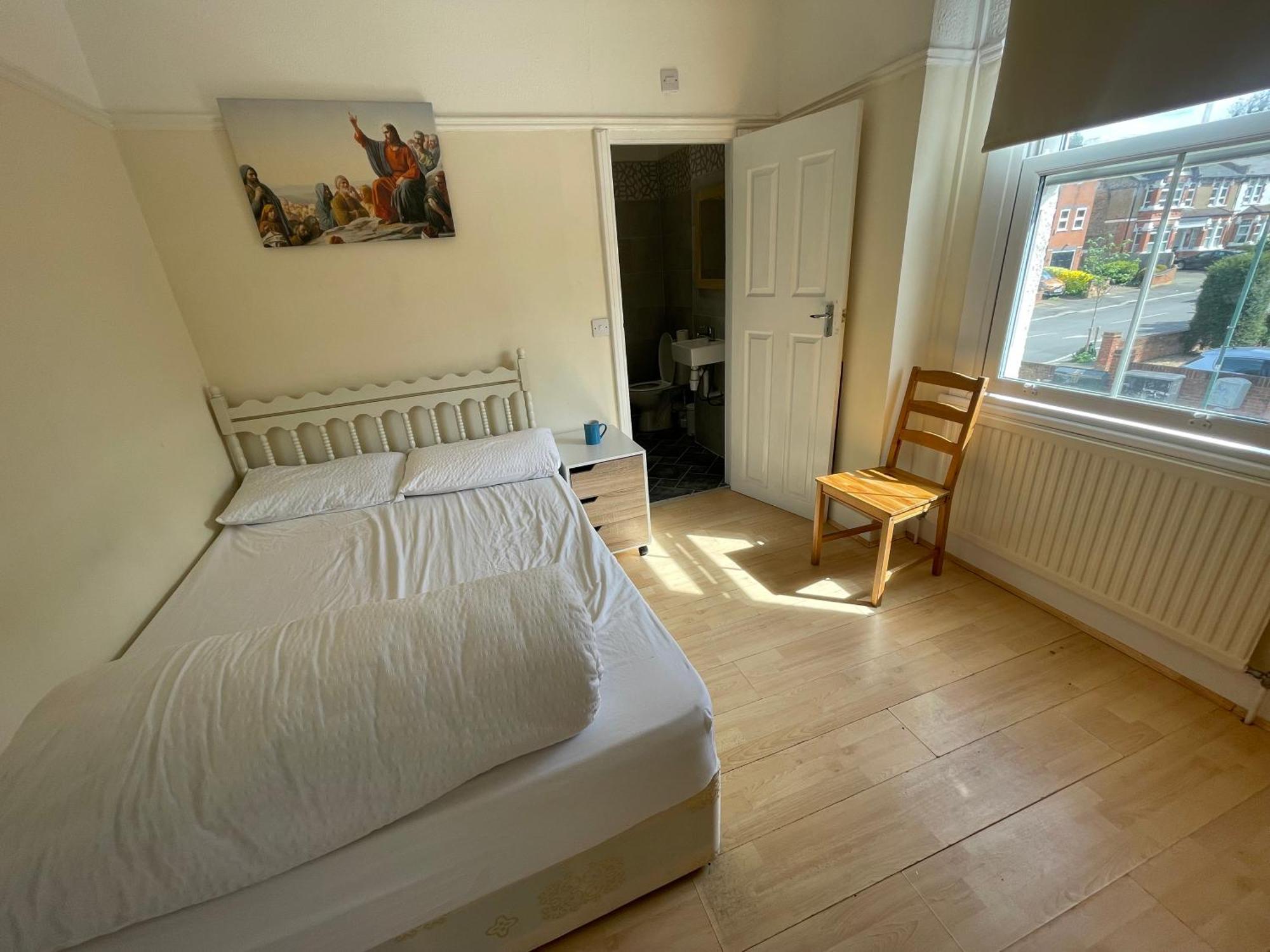 Rum i privatbostad With Private Bathroom And Shared Kitchen