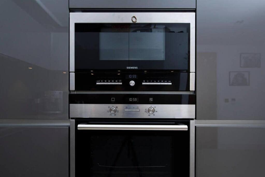 1 Bedroom Penthouse Flat In East Apartment *